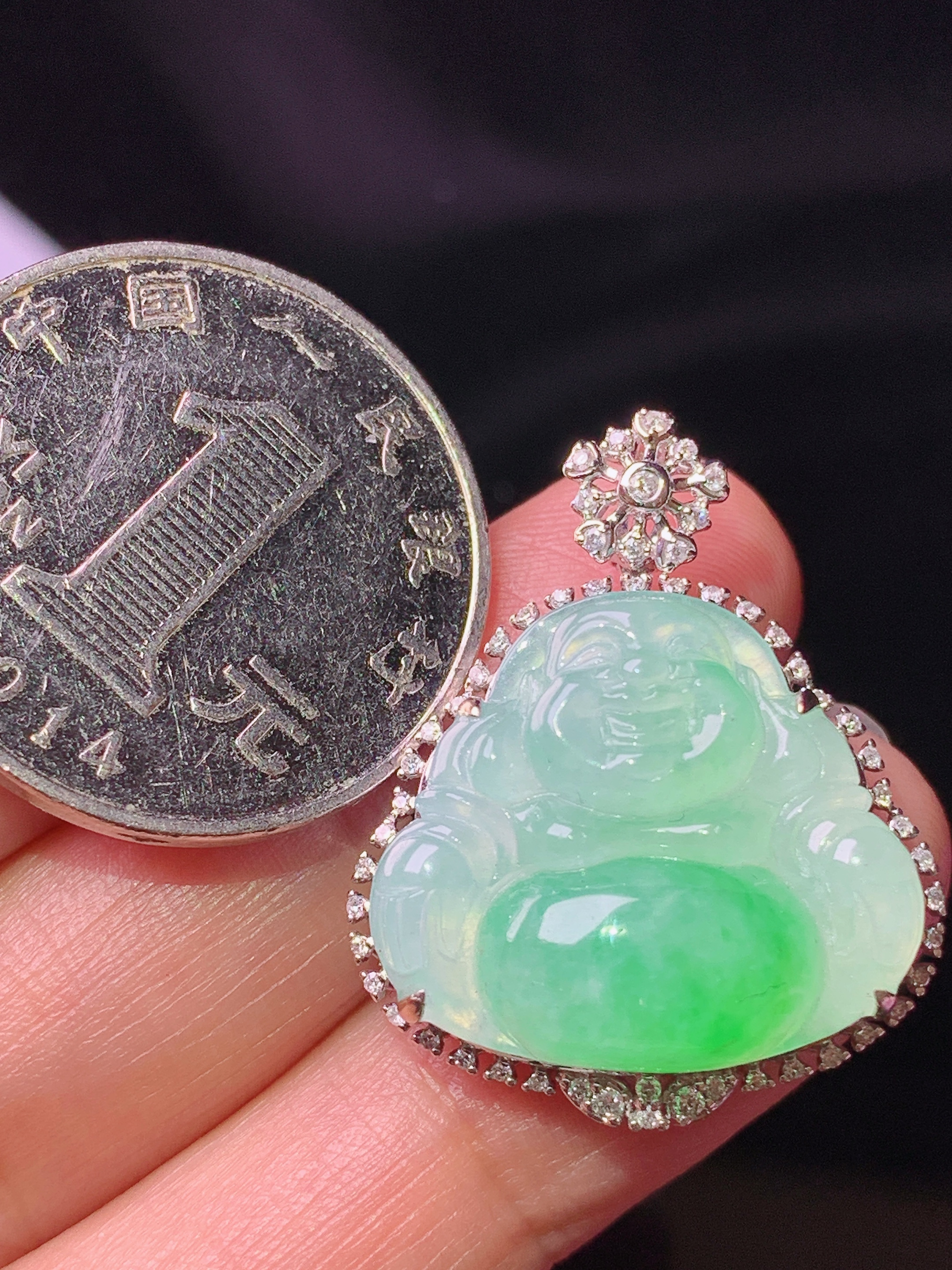 18k金钻镶嵌翠绿佛公吊坠 玉质细腻 色泽艳丽清新 水润亮眼 整体尺寸28*22.8*9.8j2