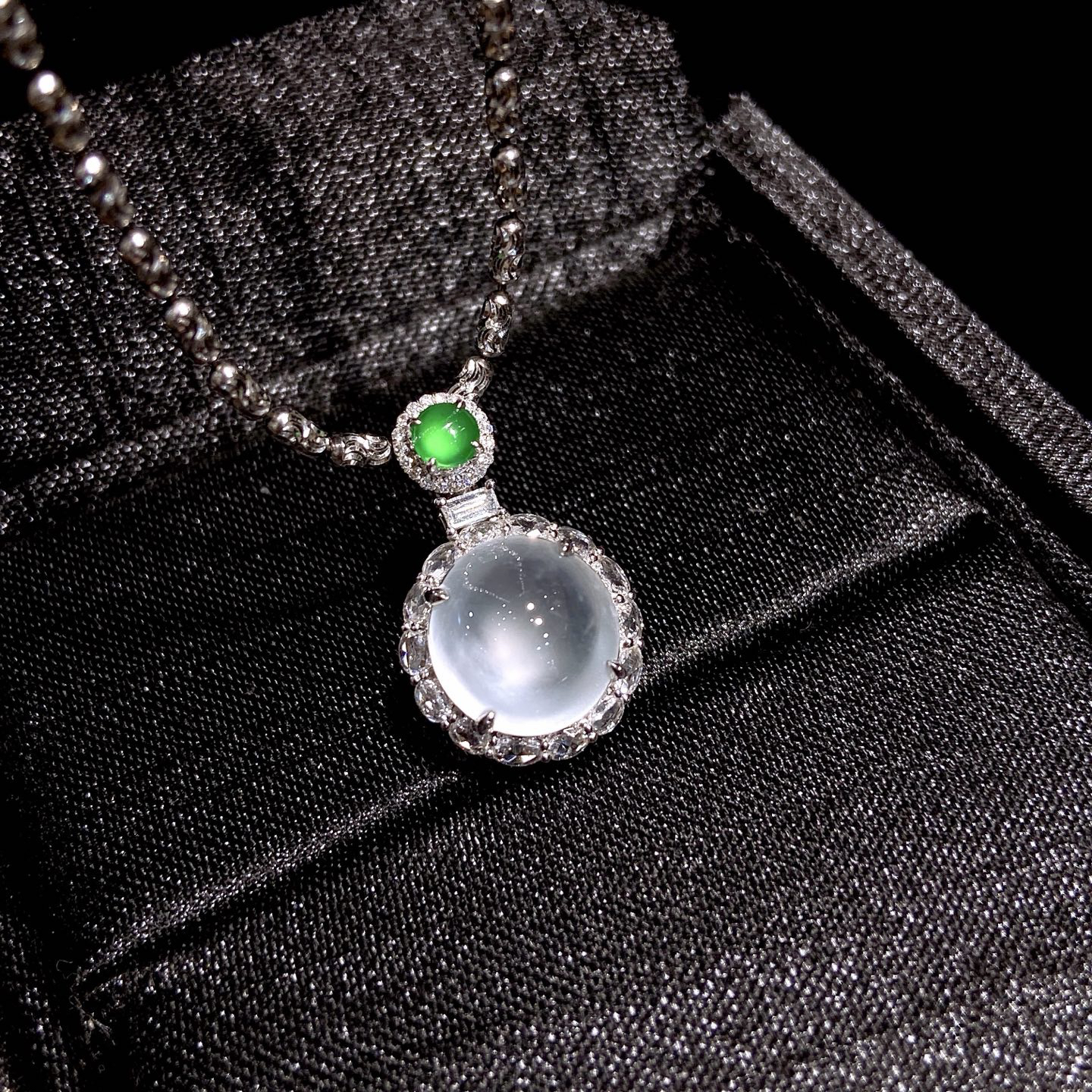 ️ | 高冰蛋面吊坠·

整体尺寸20.6-12.9-8.7毫米
裸石尺寸10.5-10-4毫米