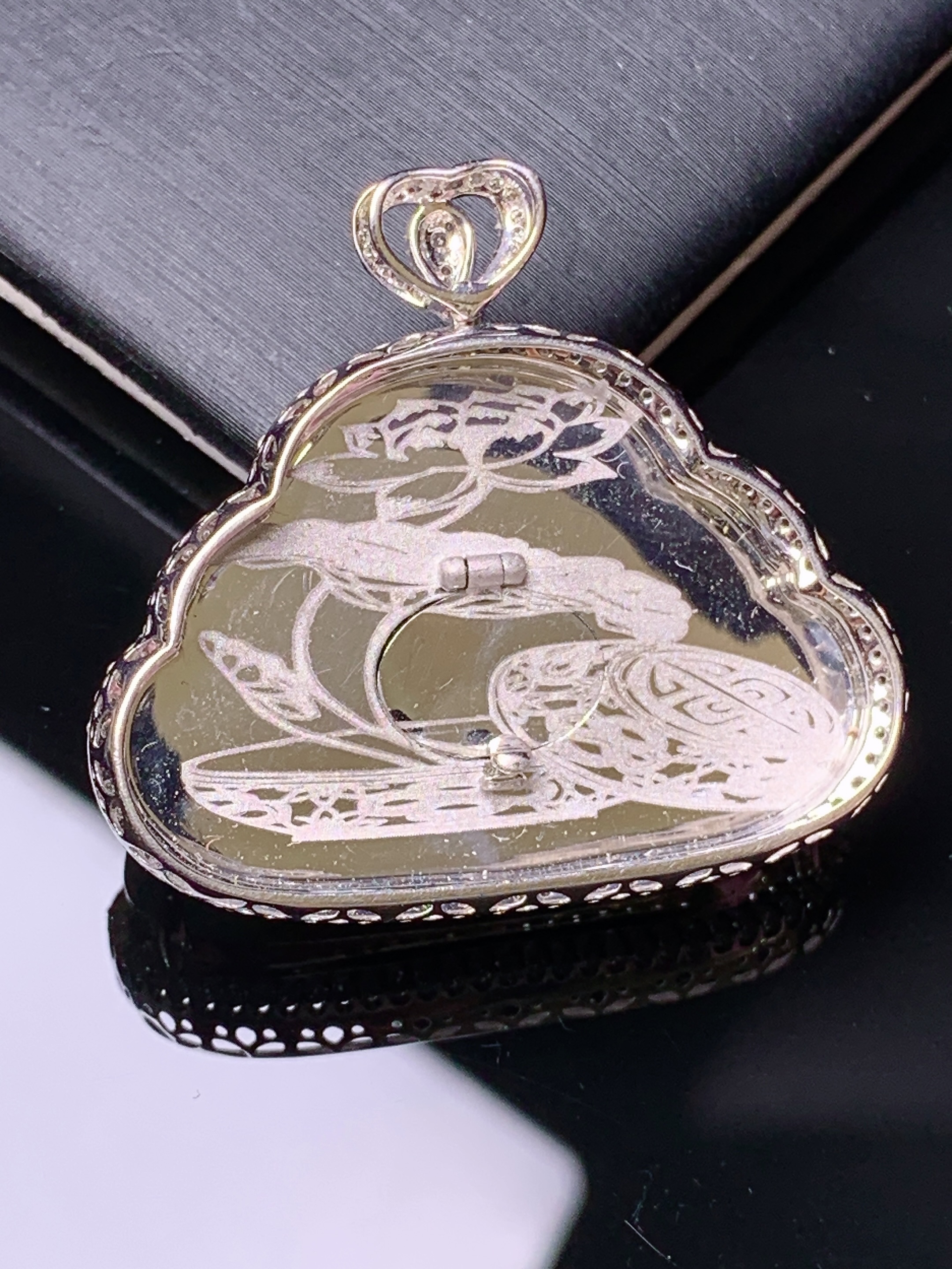 18k金钻镶嵌冰种飘绿佛公吊坠 玉质细腻 色泽艳丽清新 水润亮眼 整体尺寸29*32*8.6y4