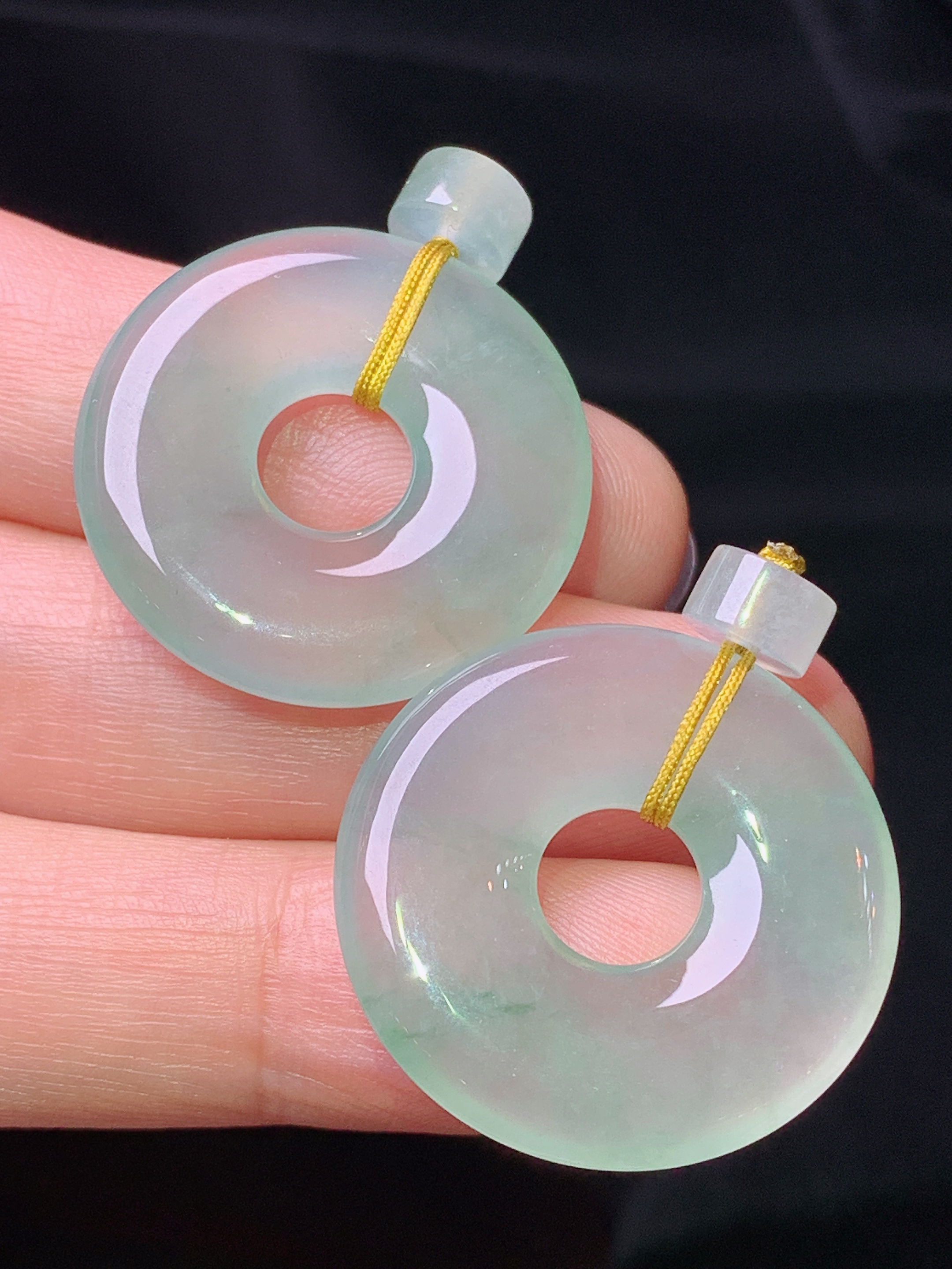 冰种平安环一对 玉质细腻 色泽艳丽清新 水润亮眼 整体尺寸24.8*3.8j2