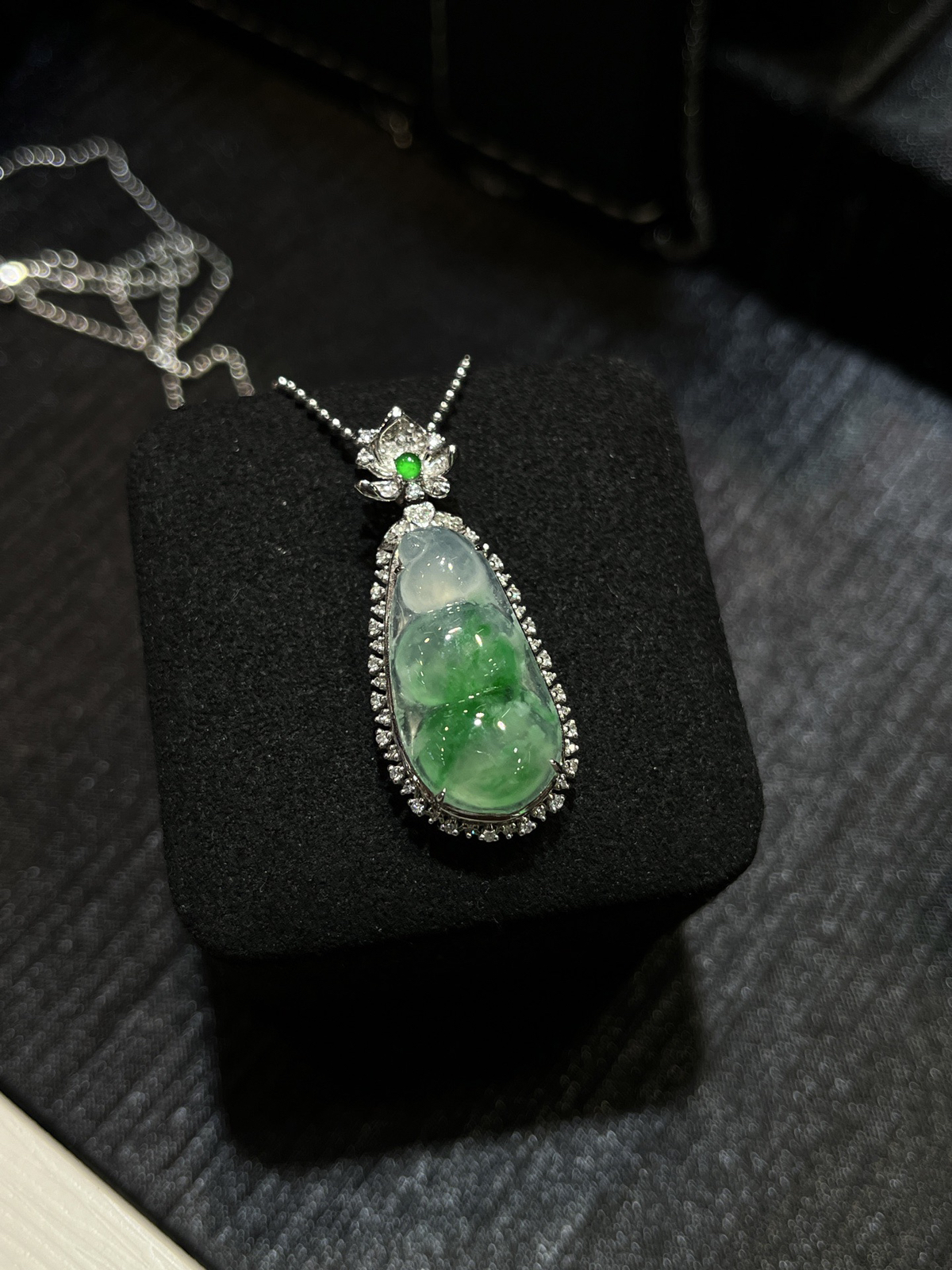 高冰金色绿福豆……
-

尺寸看图一
18k金镶嵌