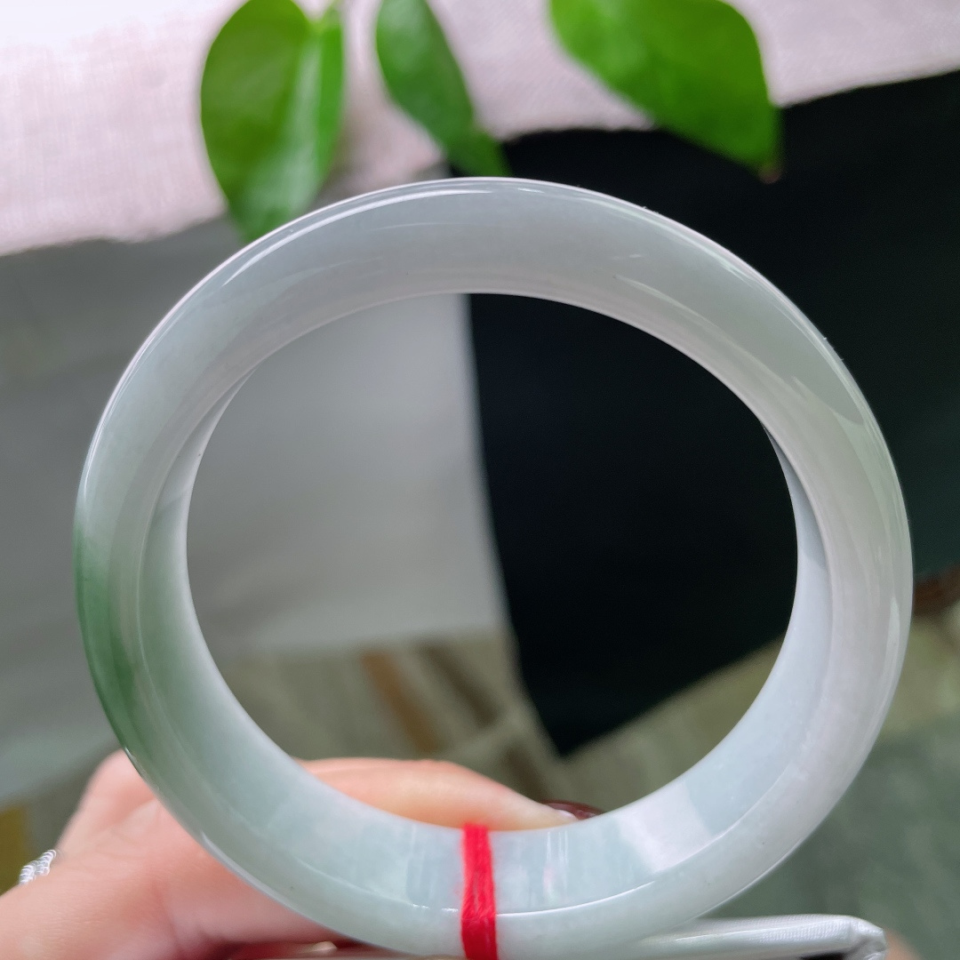 55.7/13.4/7.7油青正圈，水润细腻，一抹绿色，婉间温婉，贵气。，ss49280a