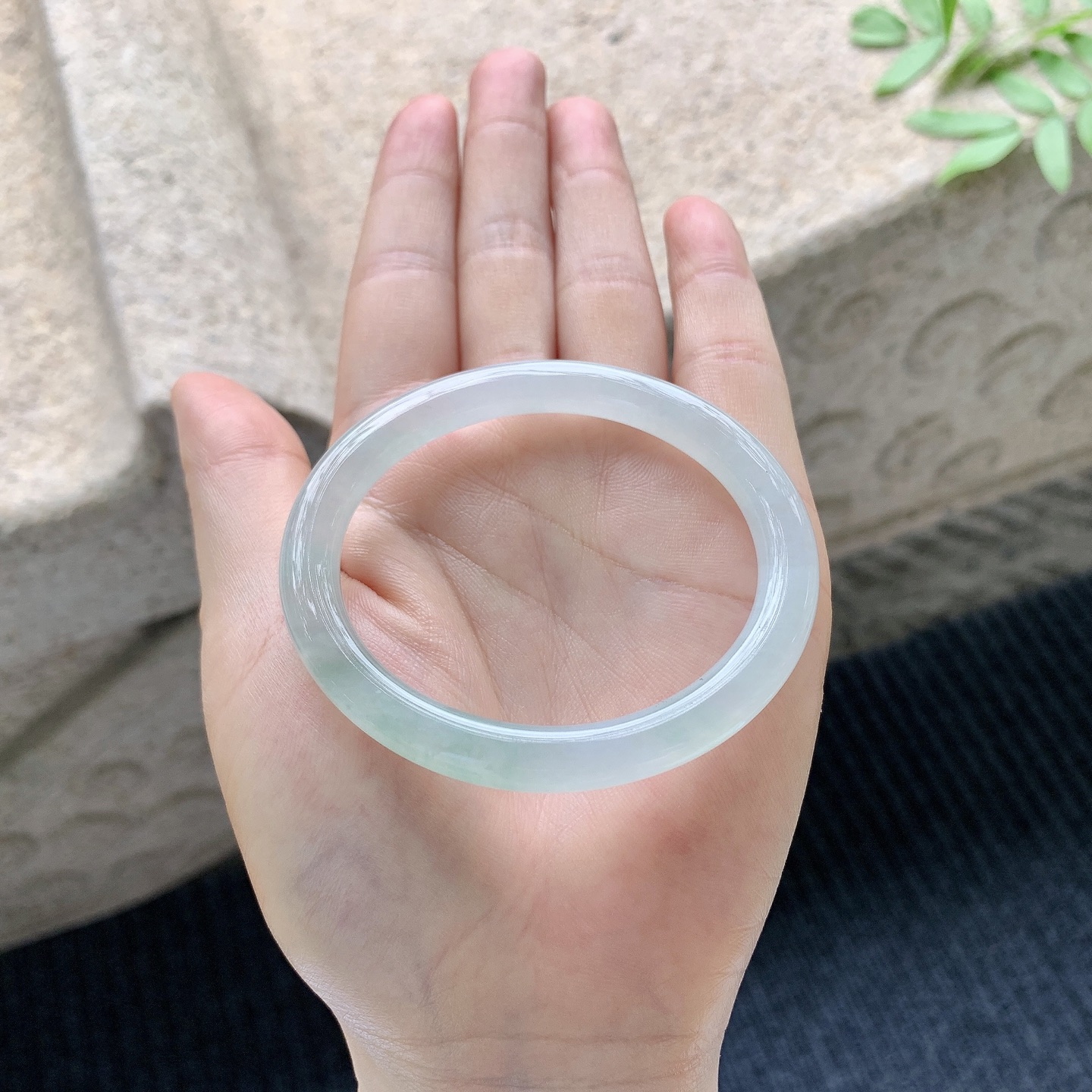 贵妃52 53 【圈口】53.4/46.4/7/7.5 【编码】GL041030 【描述】冰糯飘绿，