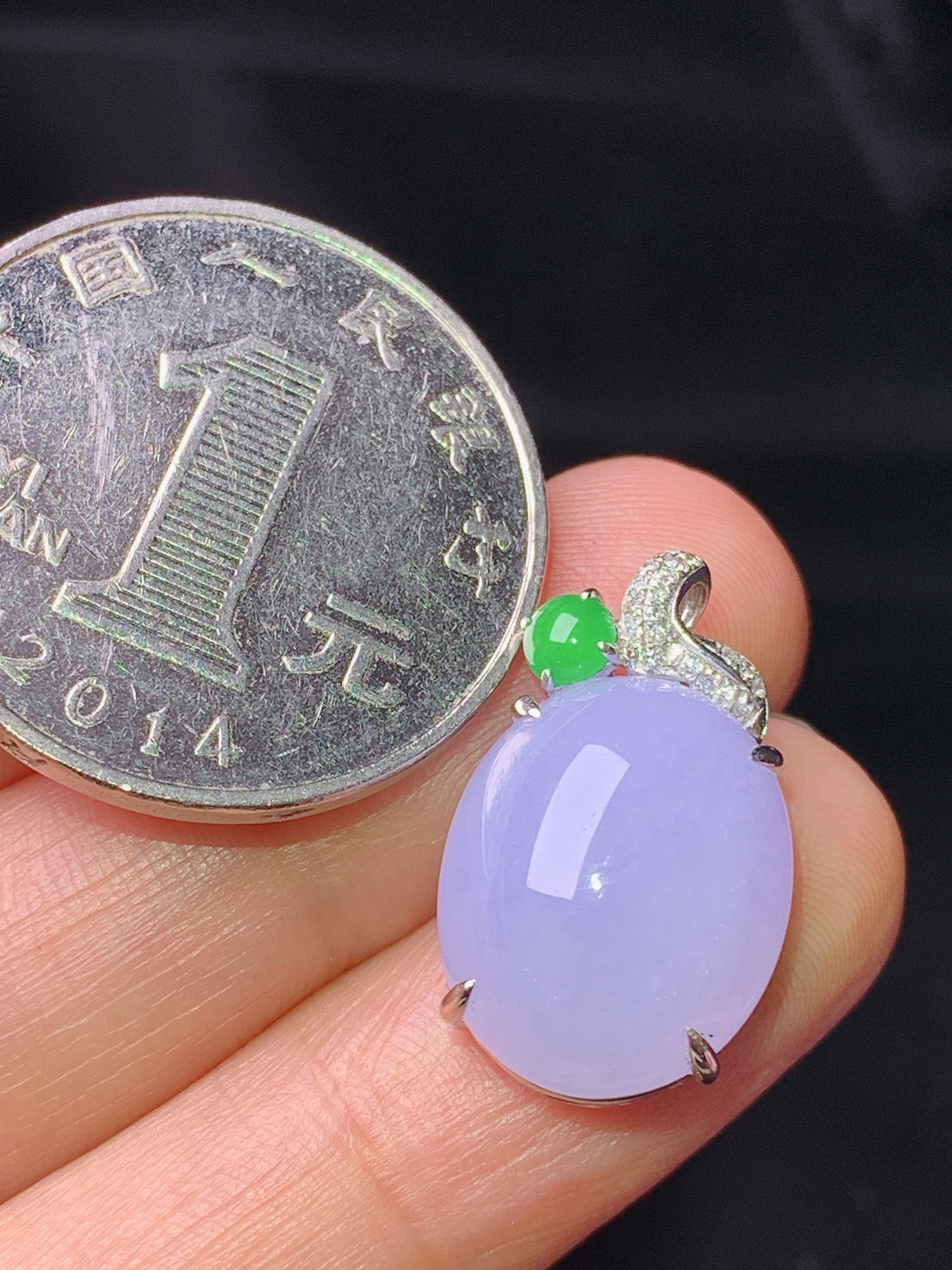 18k金钻镶嵌紫罗兰吊坠 玉质细腻 色泽艳丽清新 水润亮眼 整体尺寸20.6*12.3*8