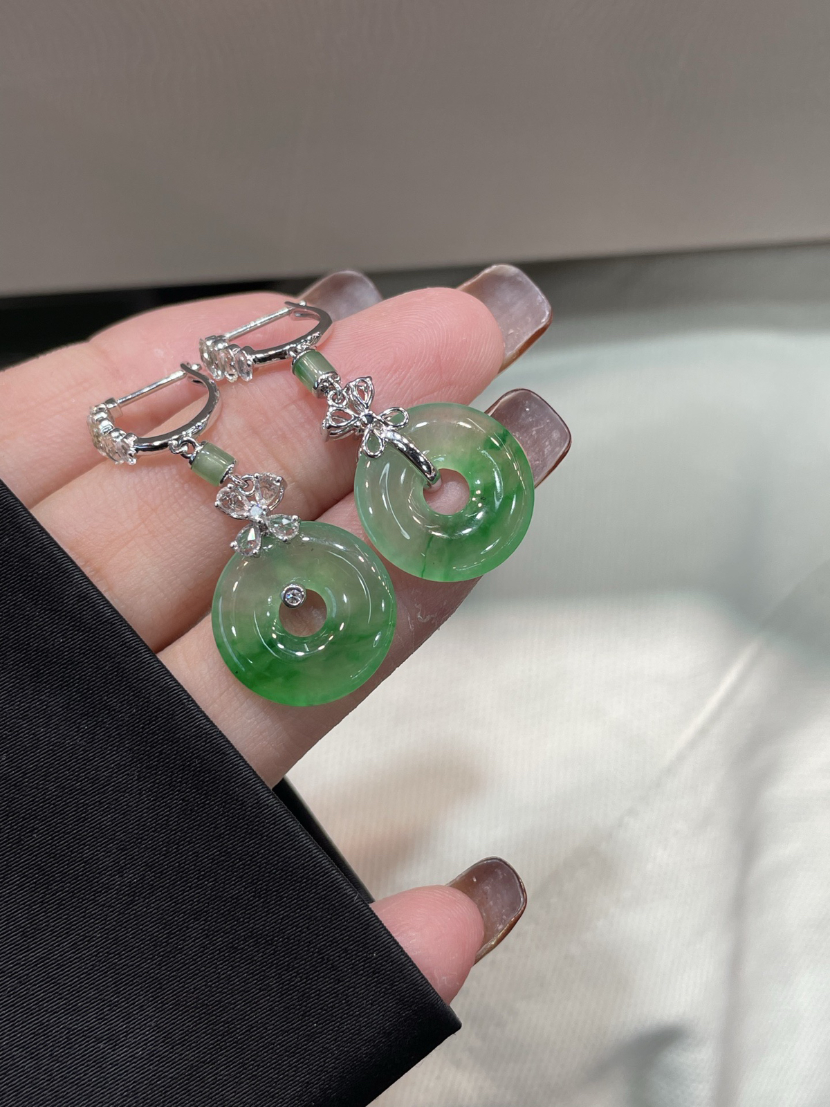 冰晴飘阳绿甜甜圈耳坠
18k金镶嵌