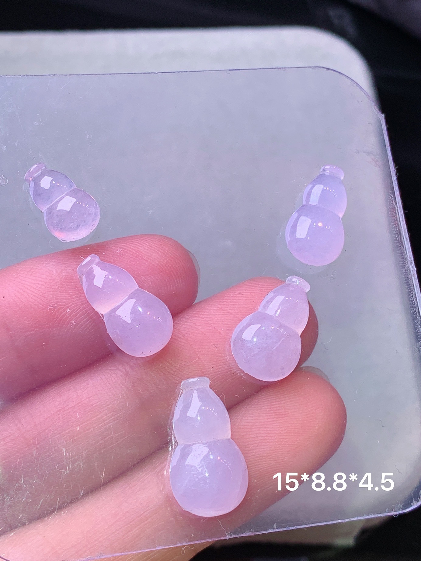 镶嵌款 淡紫罗兰葫芦一手 玉质细腻 色泽艳丽清新 水润亮眼 整体尺寸15*8.8*4.5j3