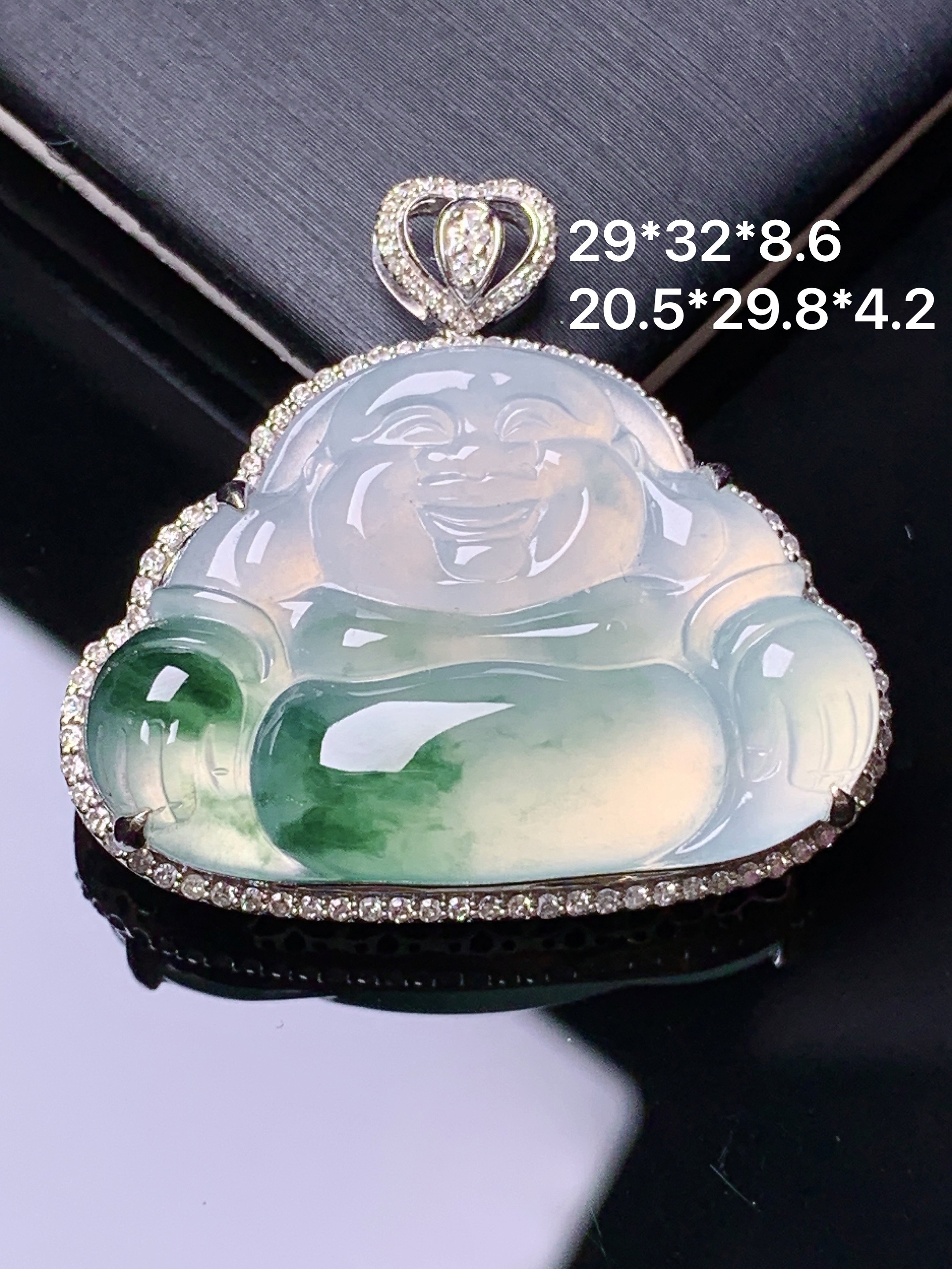 18k金钻镶嵌冰种飘绿佛公吊坠 玉质细腻 色泽艳丽清新 水润亮眼 整体尺寸29*32*8.6y4