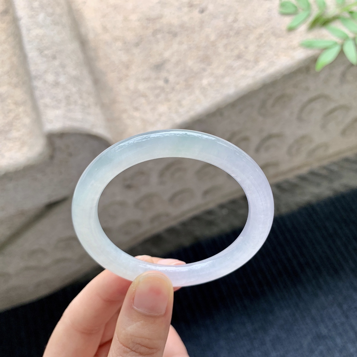 圆条49 50【圈口】50/7/7.8【编码】GL041048【描述】糯冰淡粉紫，水润，种老，细腻，打灯有棉线