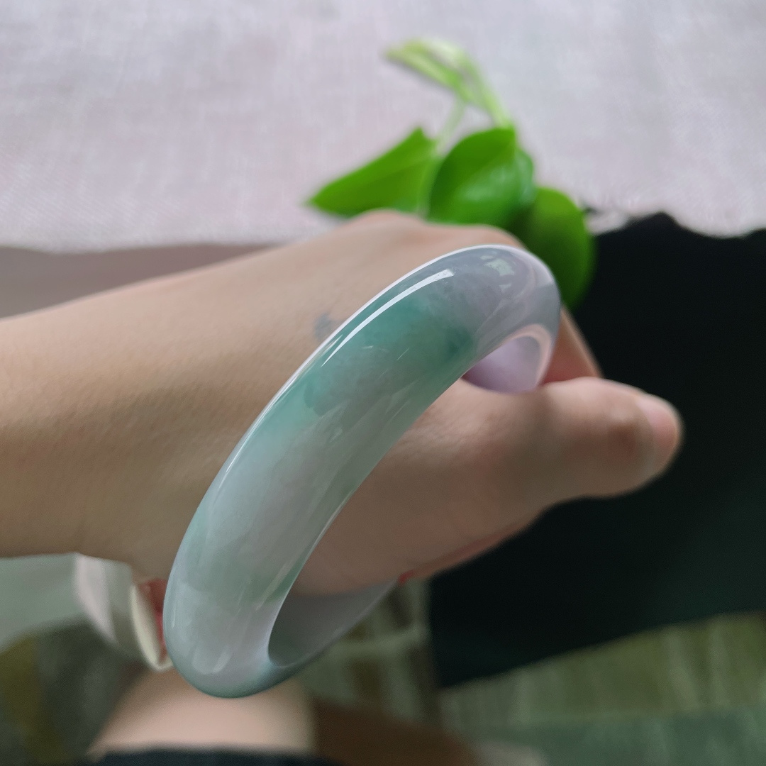 55.7/13.1/9，紫罗兰正圈，水润，一半烟火，一半诗意，不负春光不负己。整体。ss49998a