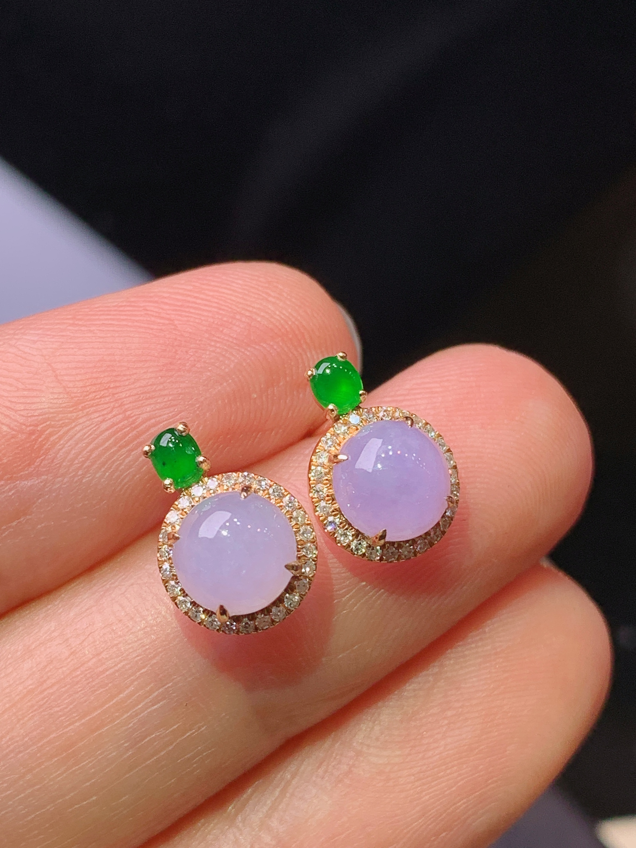 18k金钻镶嵌紫罗兰蛋面耳钉 玉质细腻 色泽艳丽清新 水润亮眼 整体尺寸11*7.8*4.5b2