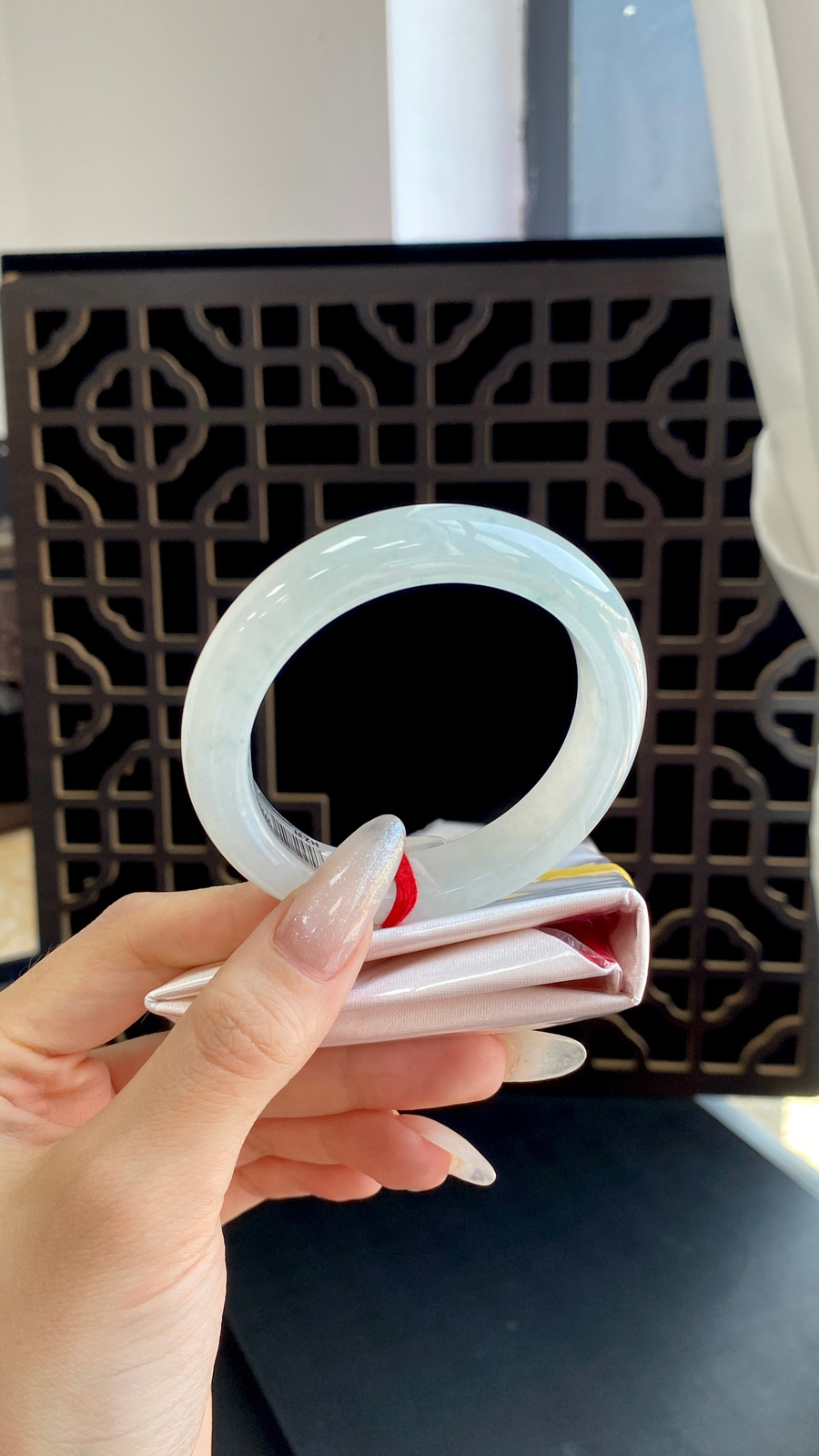 【白月光手镯】
尺寸：51.2-12-8.7
自然光无滤镜，原图直出