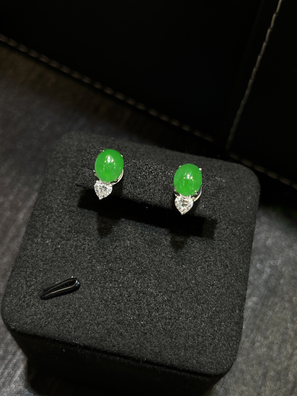 种好满色裸镶蛋面耳钉，戒指一套出
尺寸看图一
18k金镶嵌