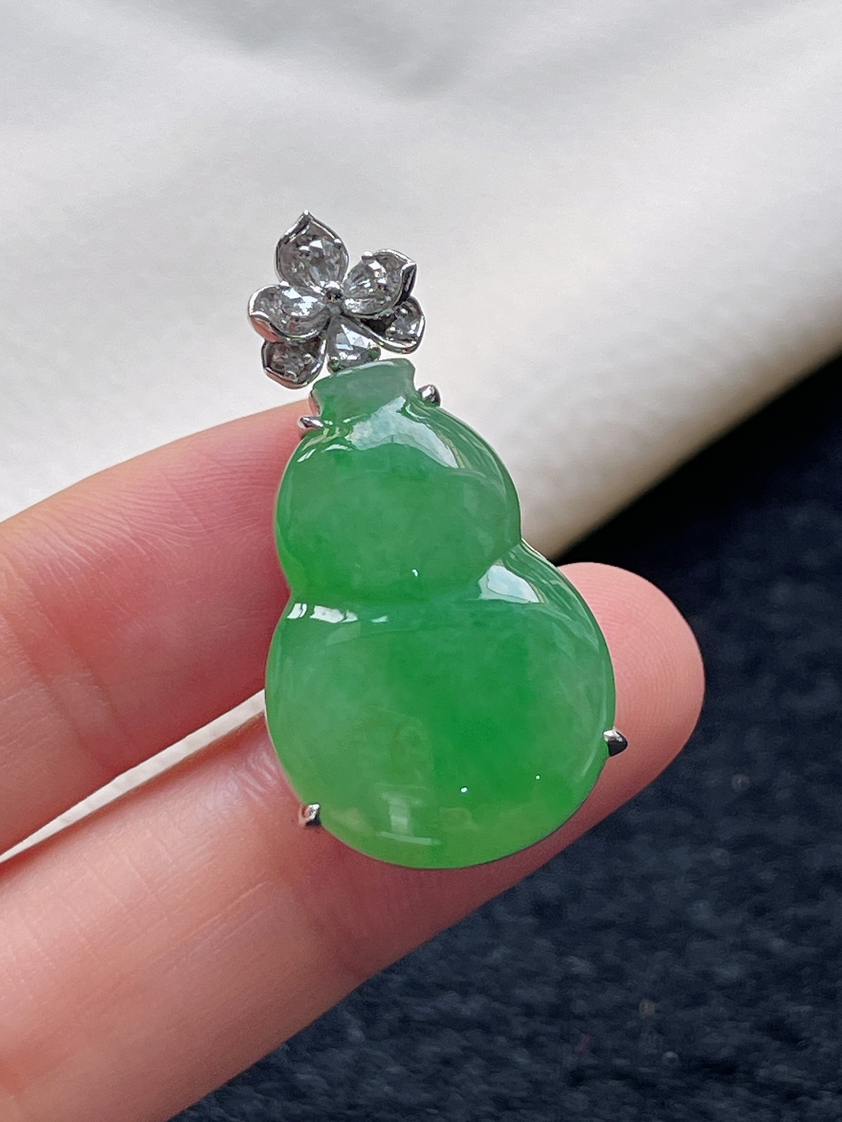 18k金 翡翠冰糯种飘绿葫芦挂件