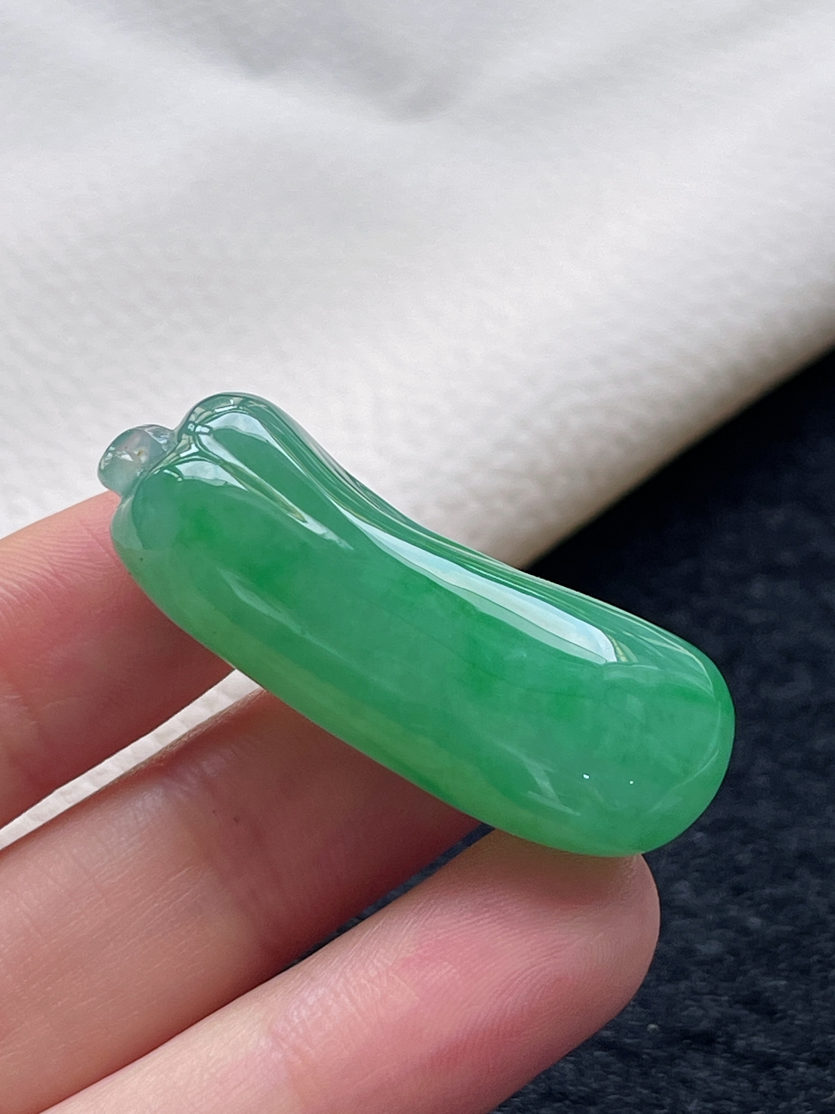 翡翠冰糯种浅绿色福瓜挂件