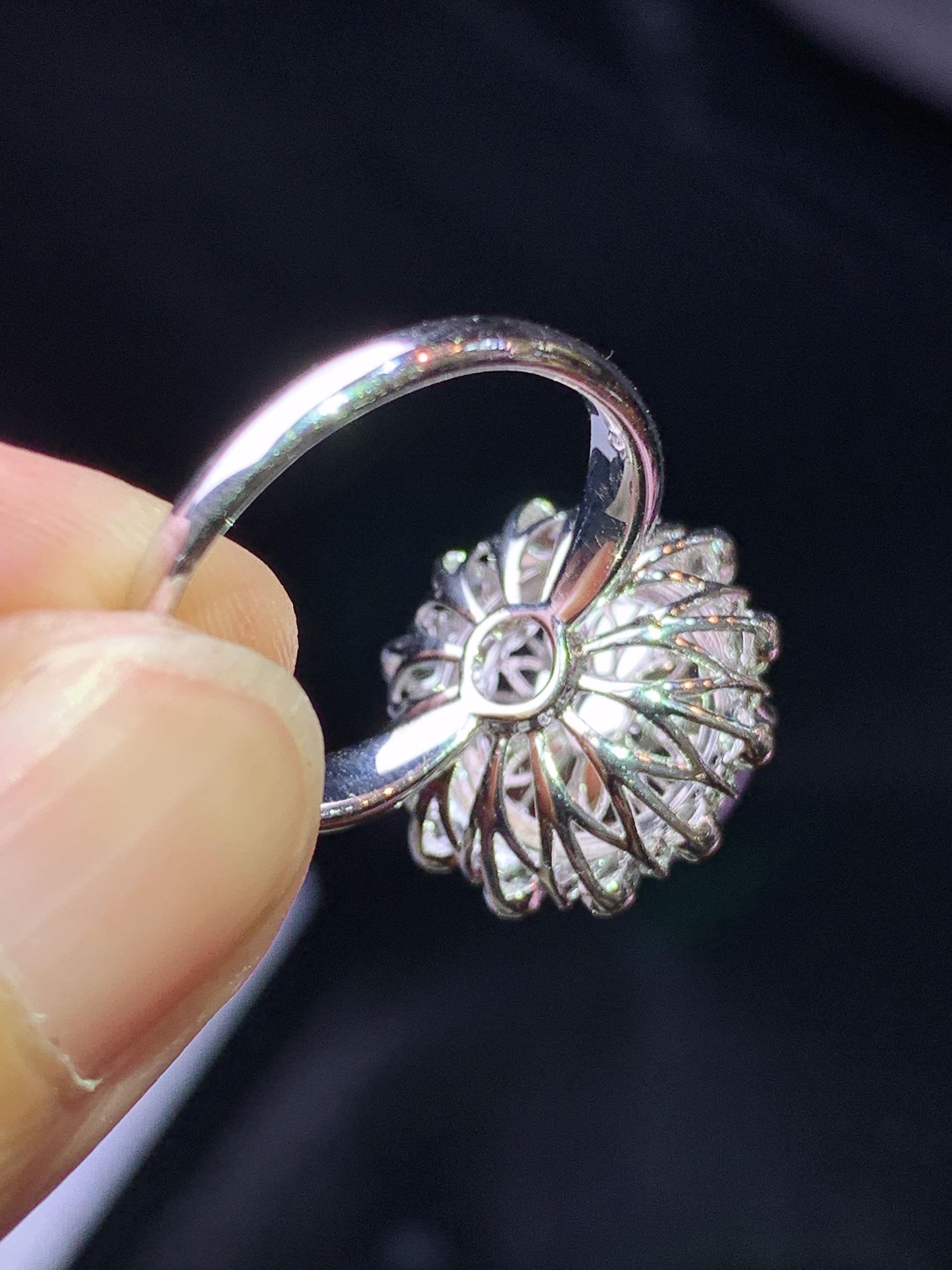 18k金钻镶嵌紫罗兰蛋面戒指 玉质细腻 色泽艳丽清新 水润亮眼 圈口13 整体尺寸15.7*11.8m5