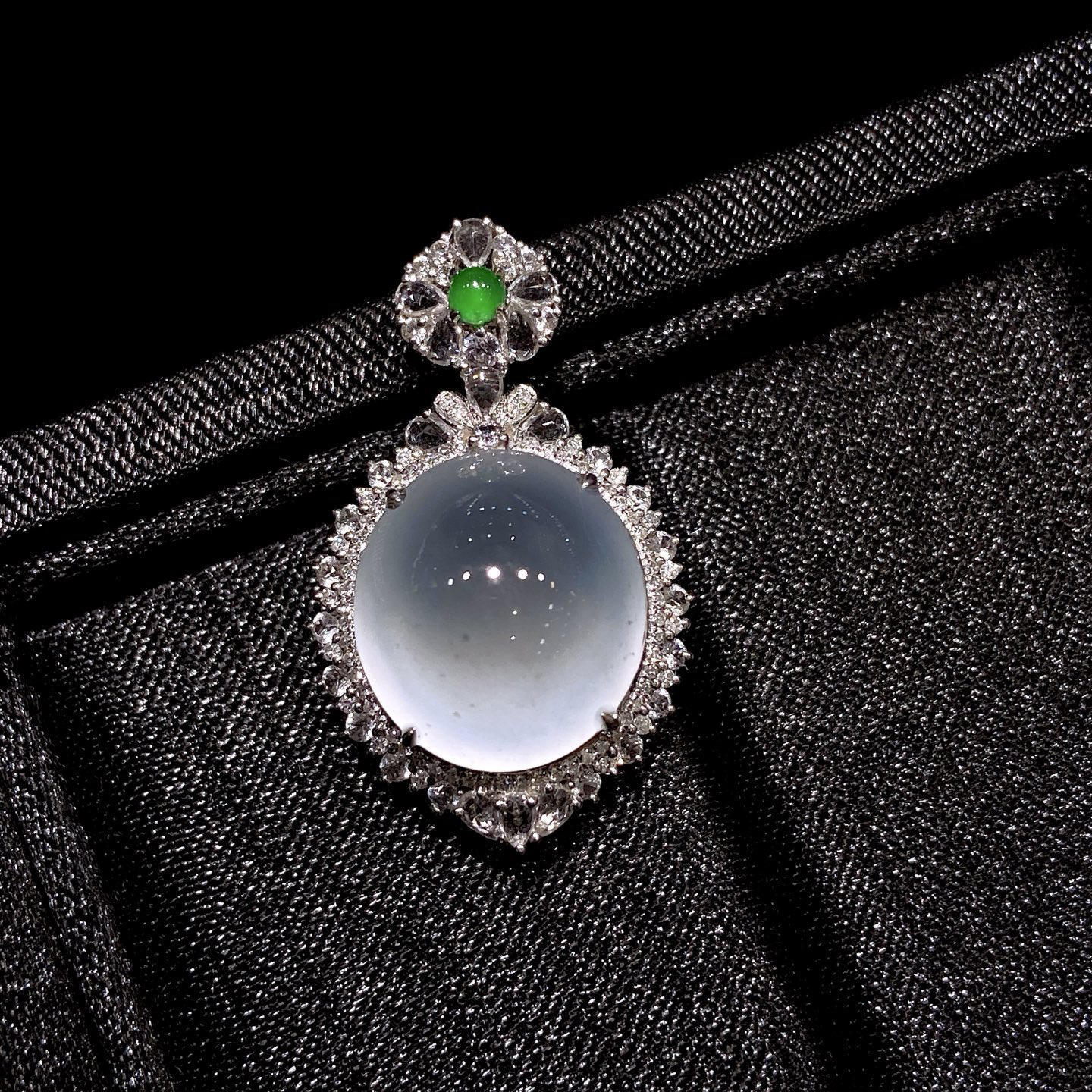 🤍｜高冰玻蛋面· 

整体尺寸30.8-18.9-13毫米
裸石尺寸15.2-13.9-6.8毫米