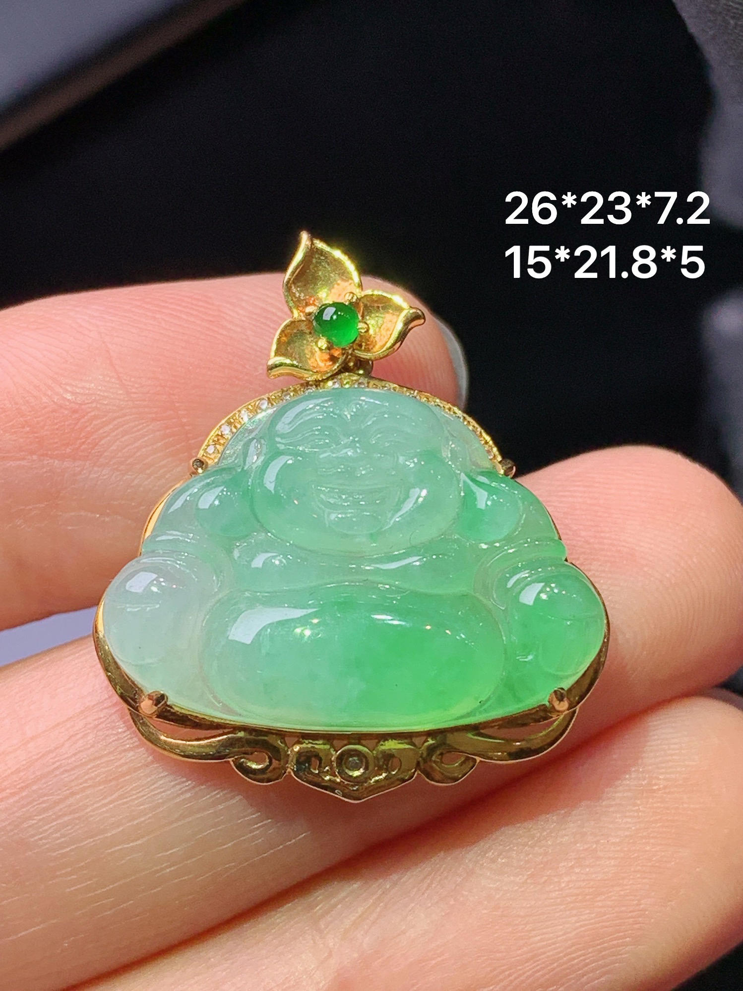 18k金钻镶嵌翠绿佛公吊坠 玉质细腻 色泽艳丽清新 水润亮眼 整体尺寸26*23*7.2m1