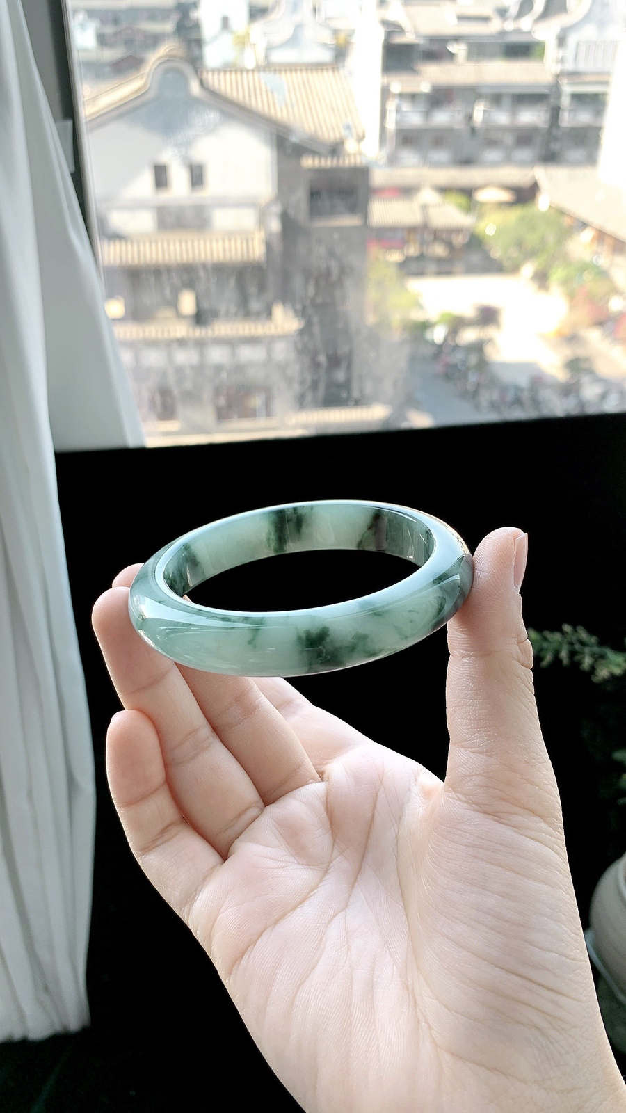 飘花手镯
尺寸：60-12.4-8.6