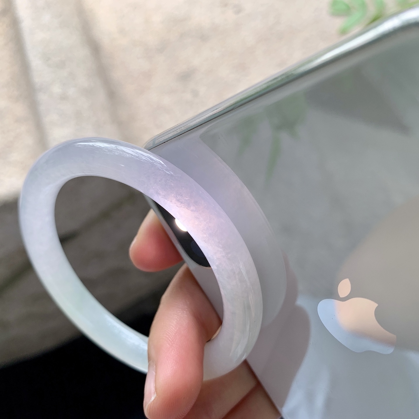 圆条49 50【圈口】50/7/7.8【编码】GL041048【描述】糯冰淡粉紫，水润，种老，细腻，打灯有棉线