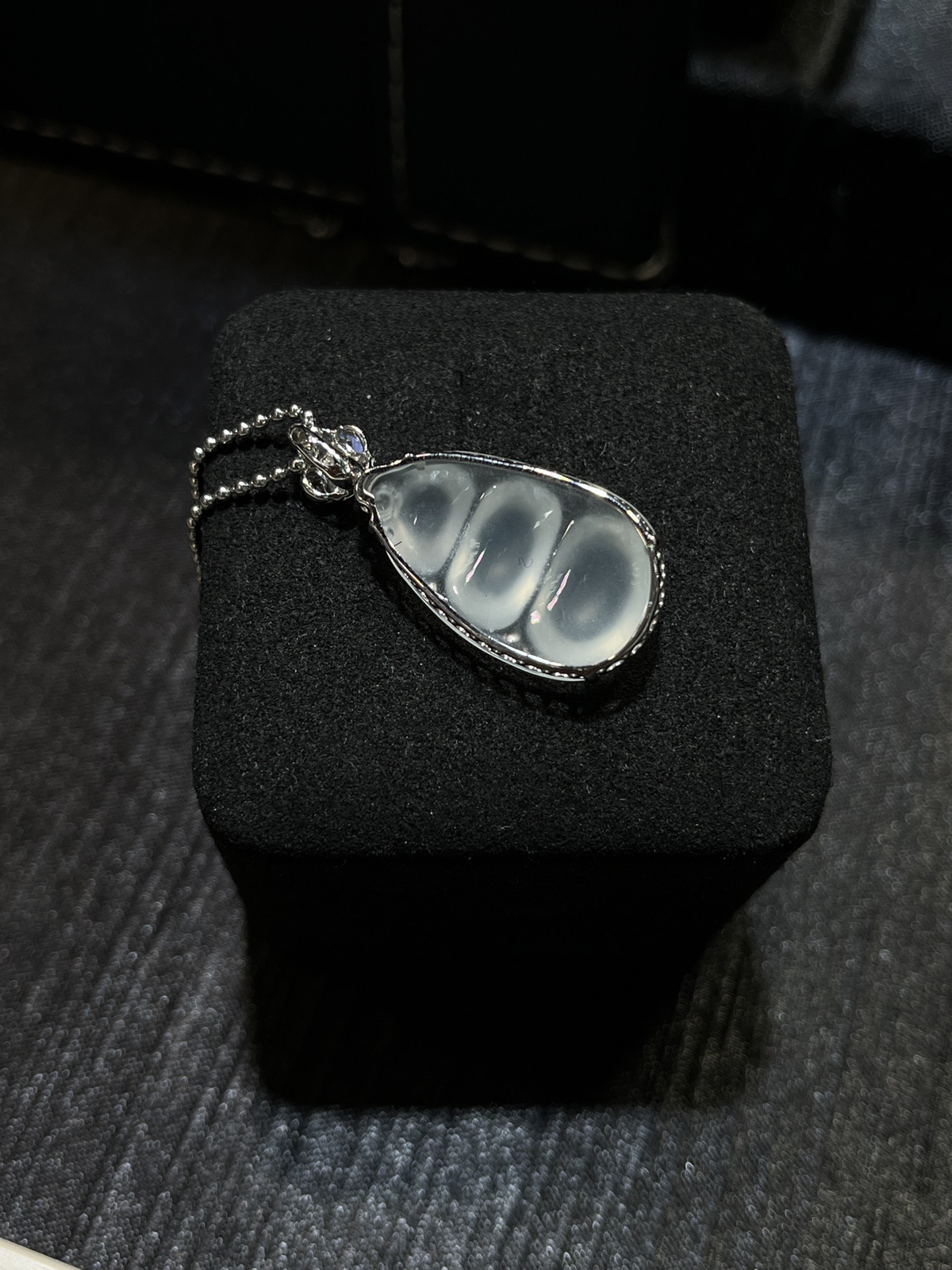 高冰裸镶福豆……
-

尺寸看图一
18k金镶嵌