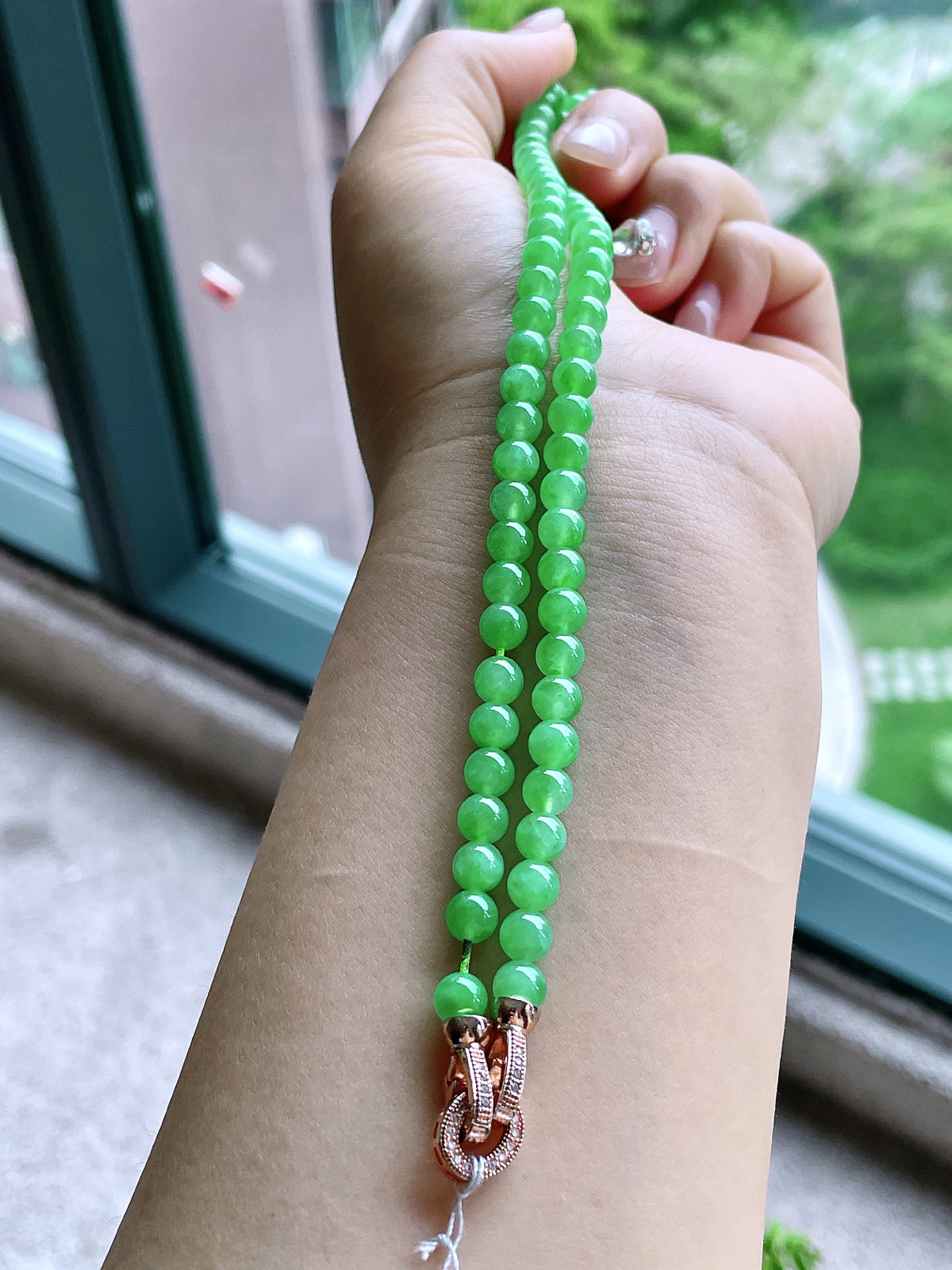 【珠子】冰阳绿珠链圆珠珠子珠链
【说明】缅料 性价比高  
【尺寸】5.8mm，31cm.