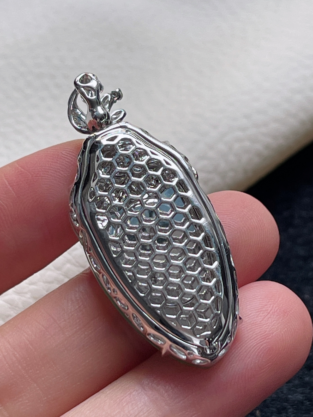 18k金翡翠冰糯种浅绿色福瓜挂件