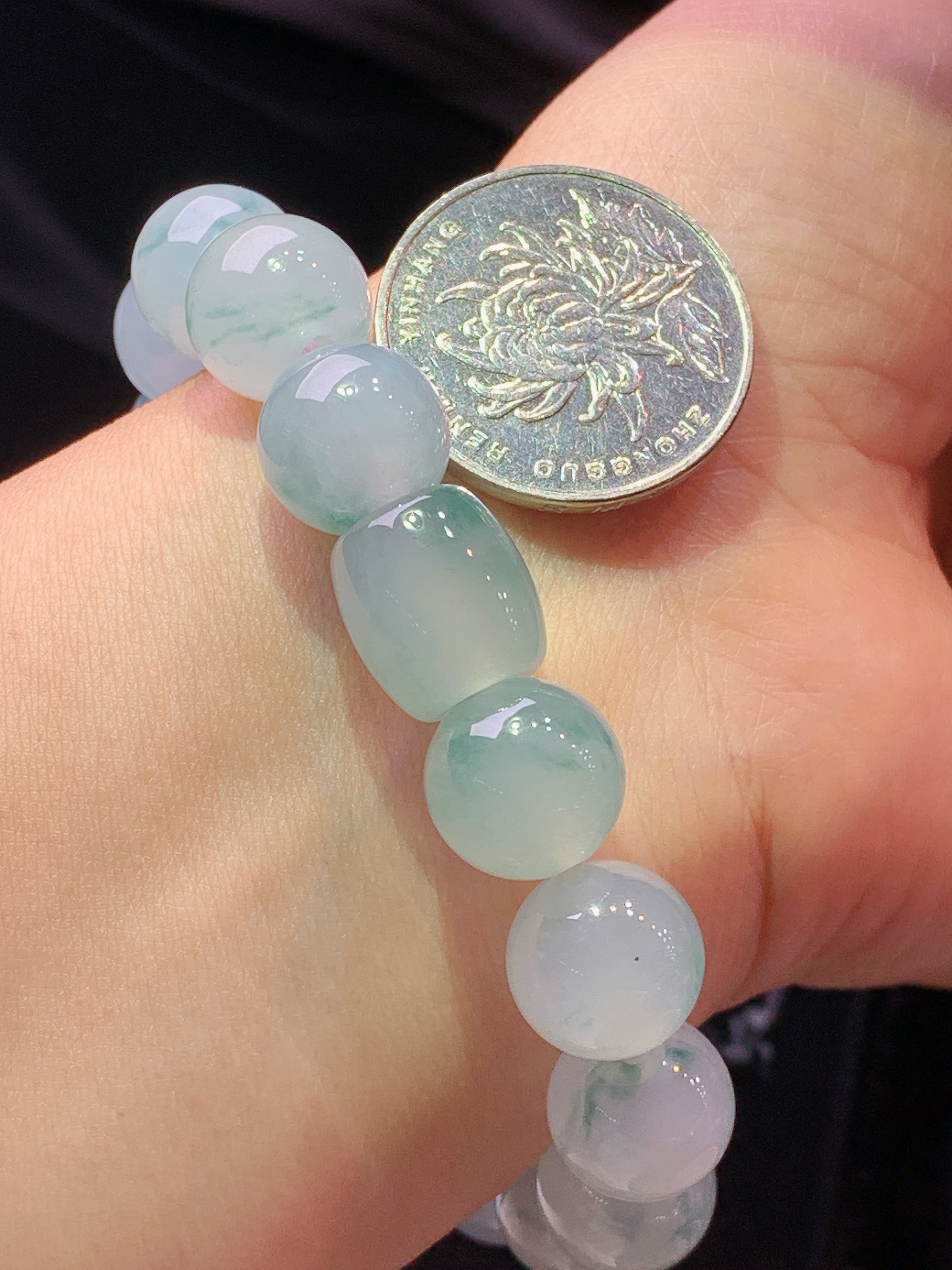 冰种飘花圆珠手链 玉质细腻 色泽艳丽清新 水润亮眼 整体尺寸12h3