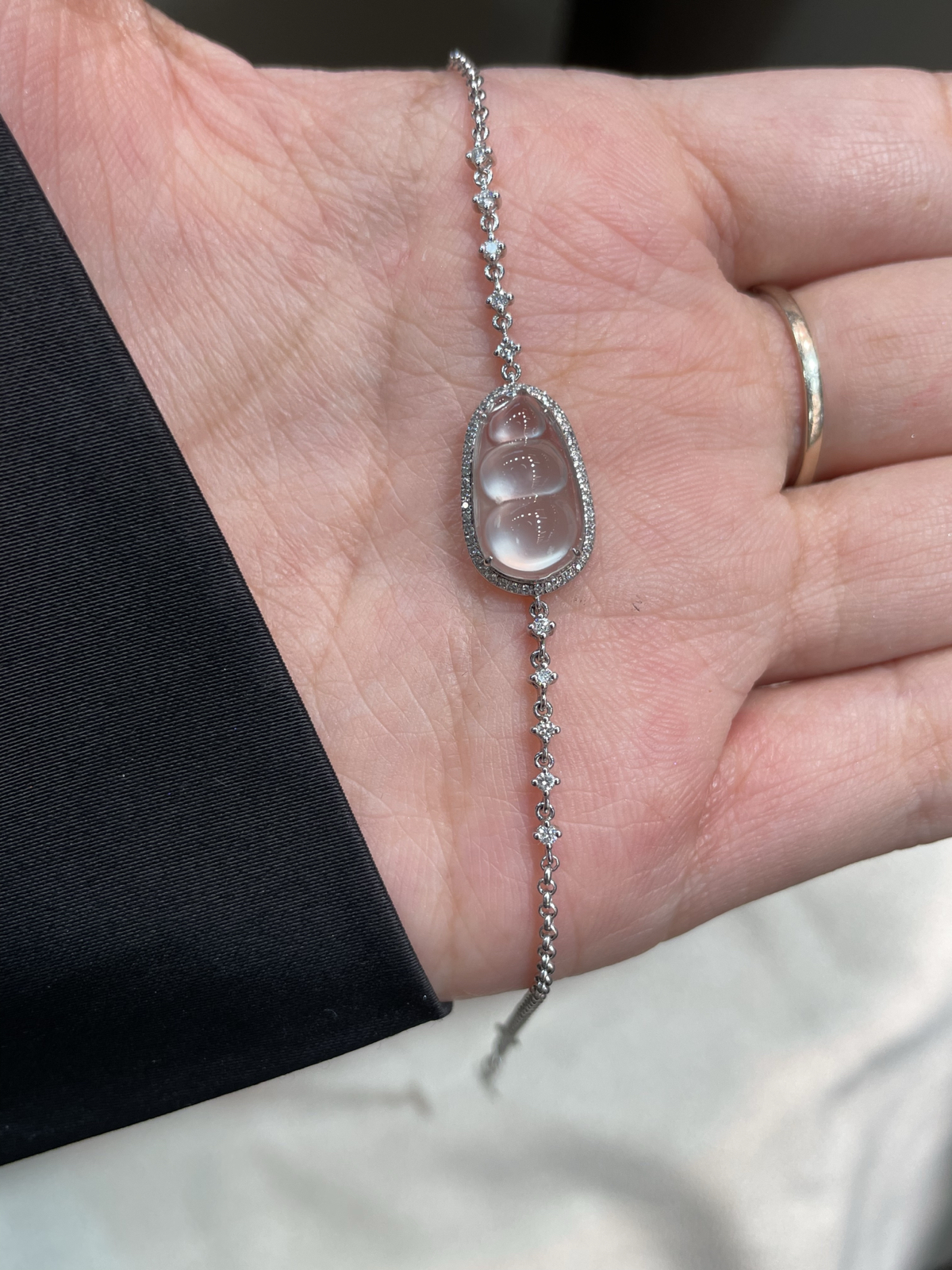 高冰 起光 起刚 福豆手链

18k金配钻镶嵌