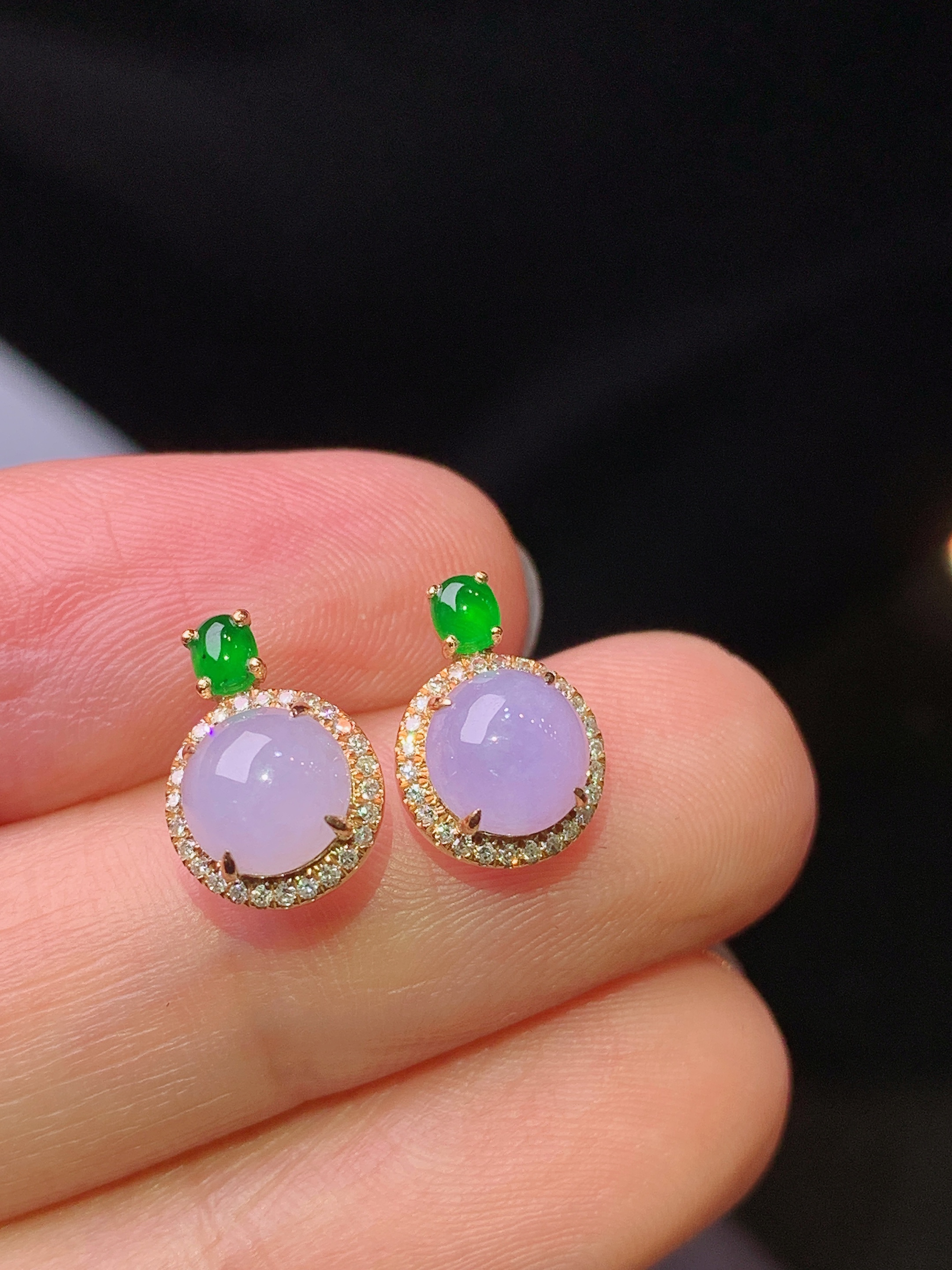 18k金钻镶嵌紫罗兰蛋面耳钉 玉质细腻 色泽艳丽清新 水润亮眼 整体尺寸11*7.8*4.5b2