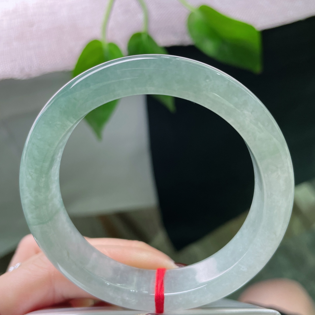 55.3/12.7/8.7，湖水蓝正圈，像大地写给天空的清澈情诗，冷静、克制，却蕴含无限深度。色纹，