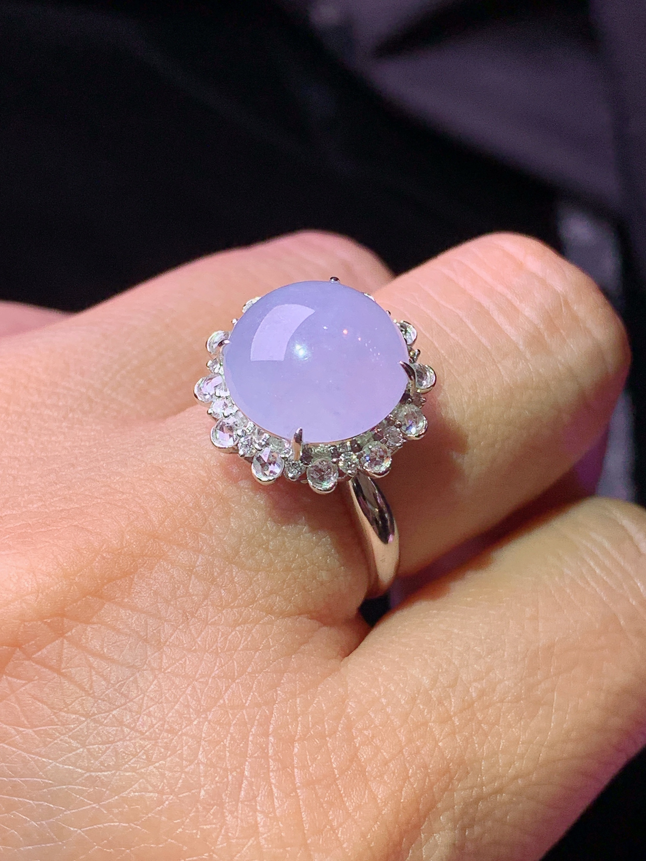 18k金钻镶嵌紫罗兰蛋面戒指 玉质细腻 色泽艳丽清新 水润亮眼 圈口13 整体尺寸15.7*11.8m5