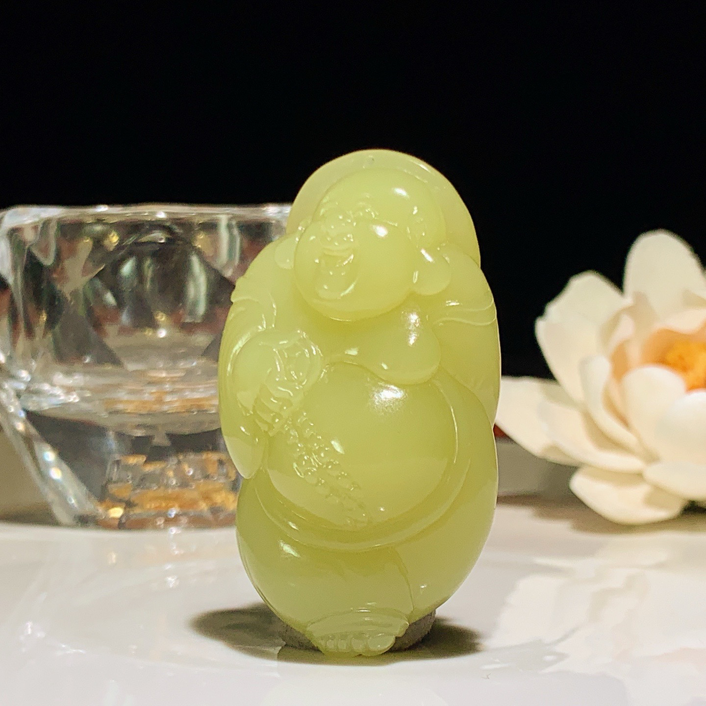 新疆若羌黄口料佛引福来挂件。尺寸52/30/19重40克 玉质细腻油润 底色纯净 脂粉好，品质好。lt260407