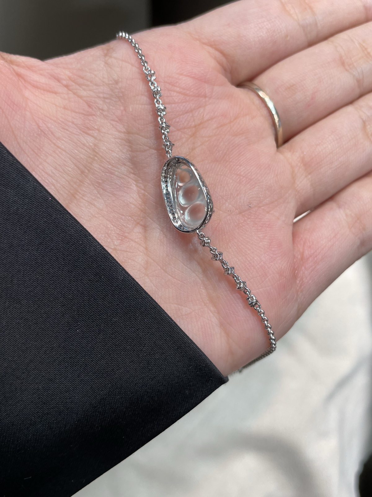 高冰 起光 起刚 福豆手链

18k金配钻镶嵌