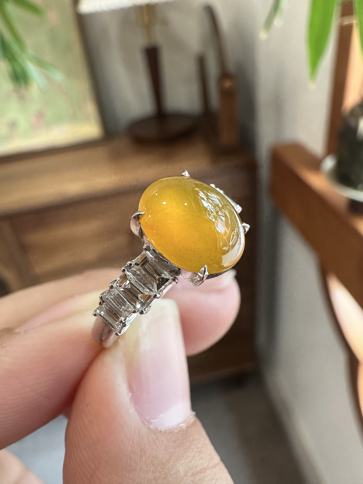 冰黄翡蛋面四爪镶戒指