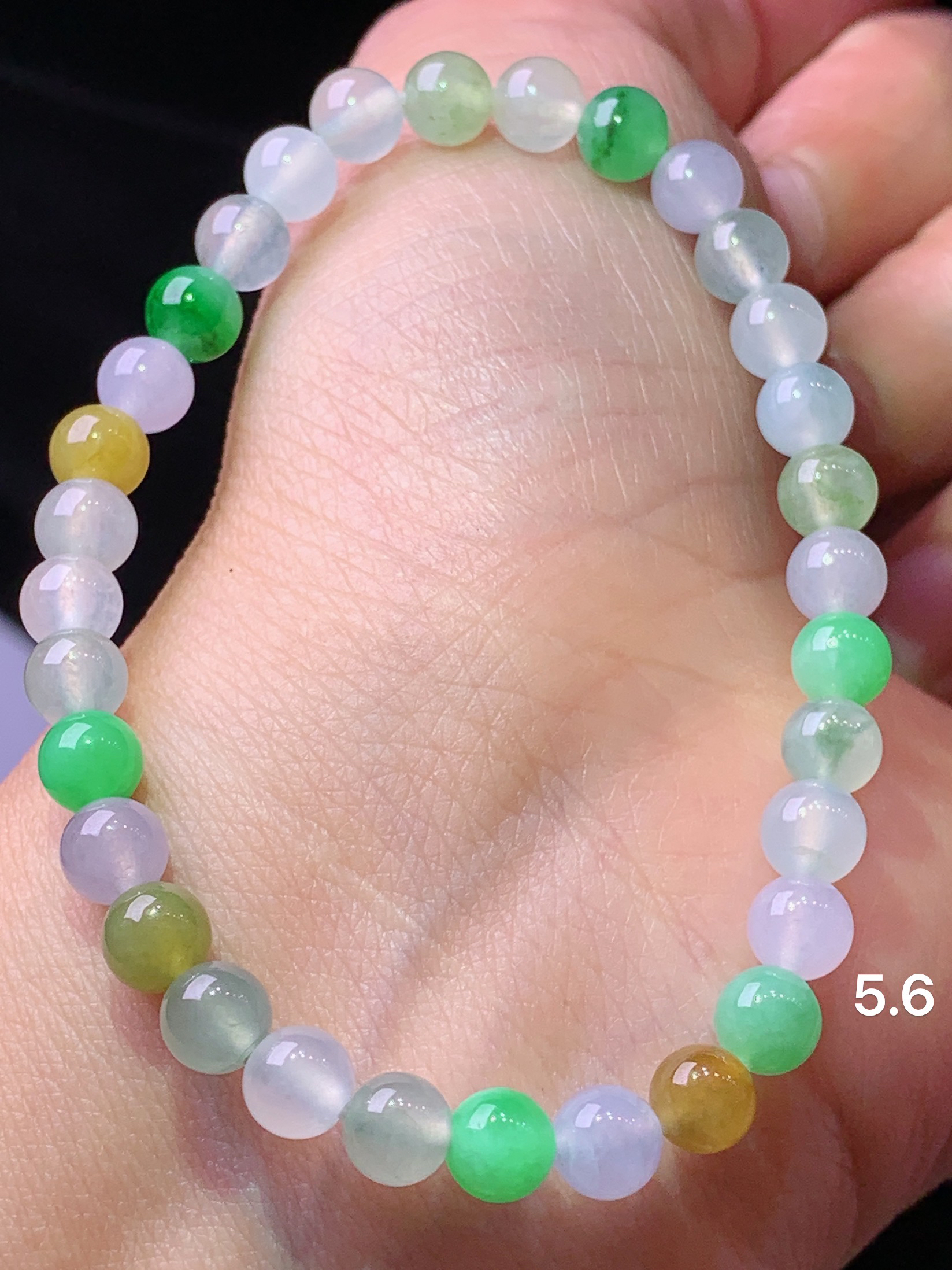 多彩圆珠手链 玉质细腻 色泽艳丽清新 水润亮眼 整体尺寸5.6z1
