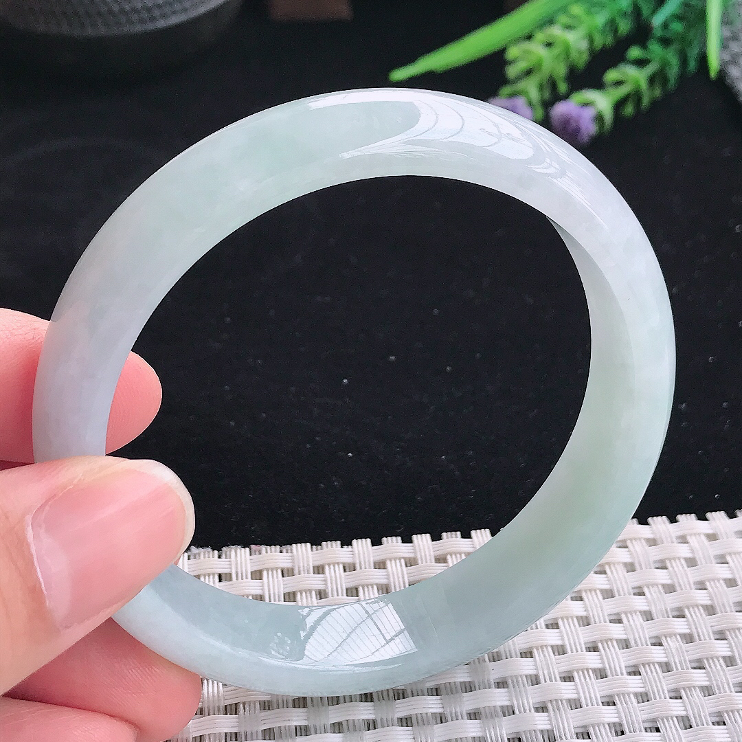 实拍A货翡翠59.5/13.8/7.6老坑秀气冰润浅绿手镯宽边玉镯平安镯美人镯