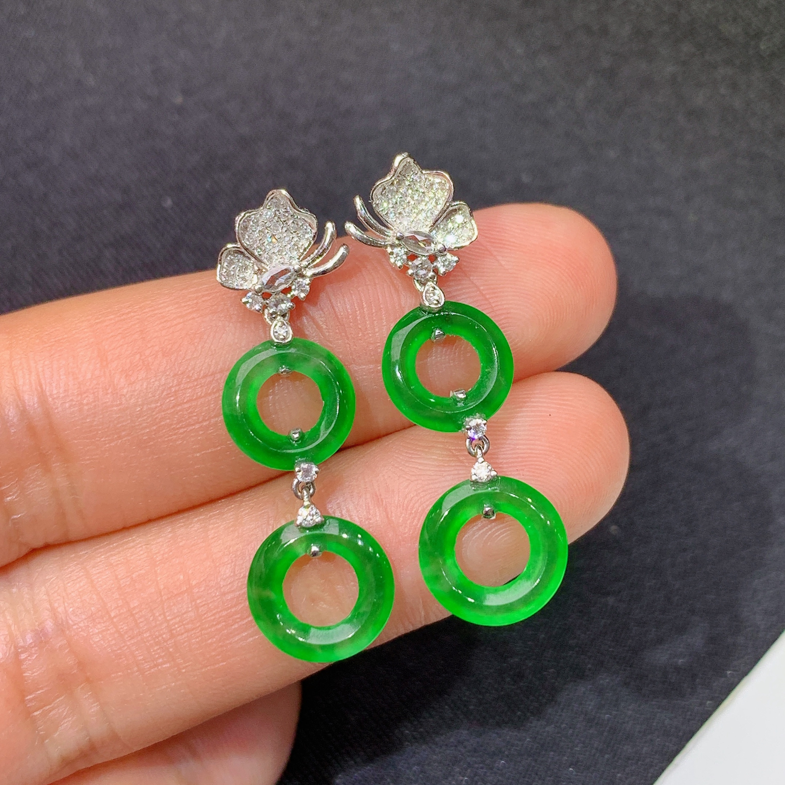 冰阳绿甜甜圈耳坠，18k金镶嵌，款式新颖，冰润色阳，种水足，Xy 尺寸30.9*9.2*1.3