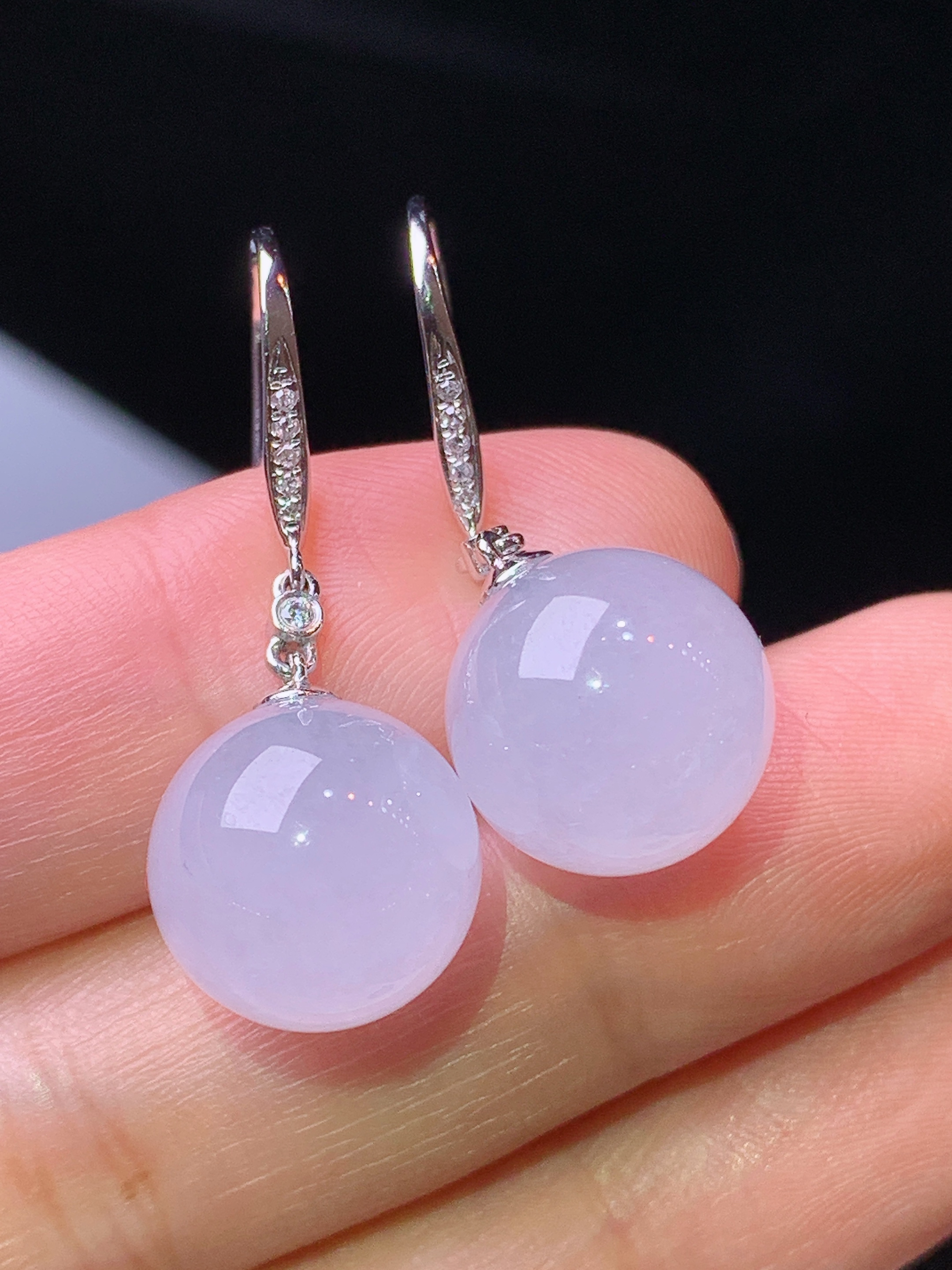 18k金钻镶嵌冰种圆珠耳坠 玉质细腻 色泽艳丽清新 水润亮眼 整体尺寸31.8*12L4