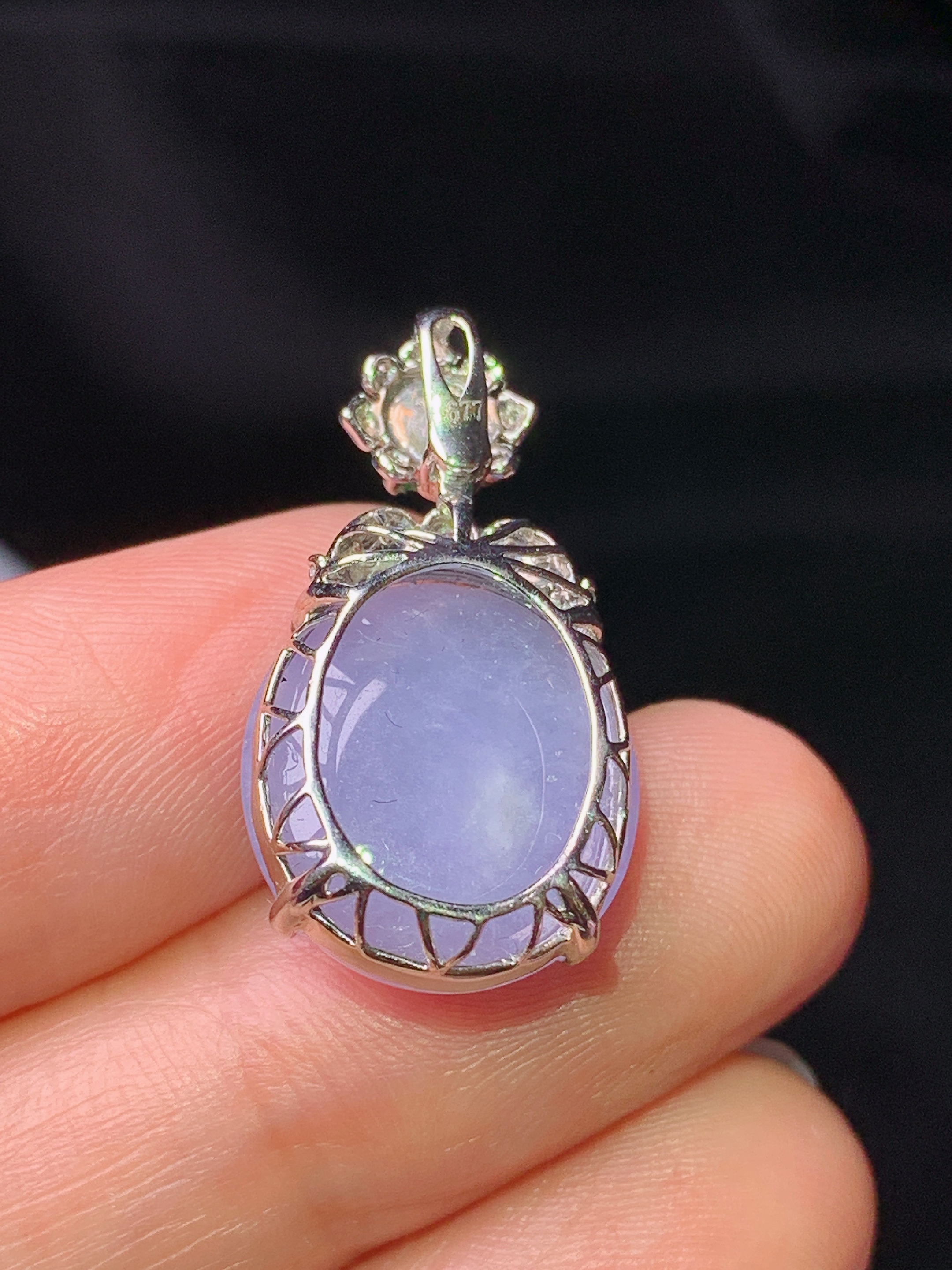 18k金钻镶嵌紫罗兰蛋面吊坠 玉质细腻 色泽艳丽清新 水润亮眼 整体尺寸25.6*13.8*10j2