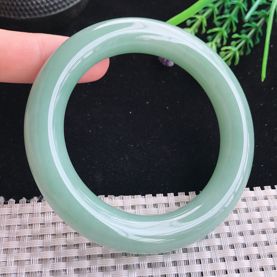 实拍A货翡翠57.7/13.1/12.2老坑冰润起胶冰晴满绿圆条手镯宽边玉镯平安镯美人镯