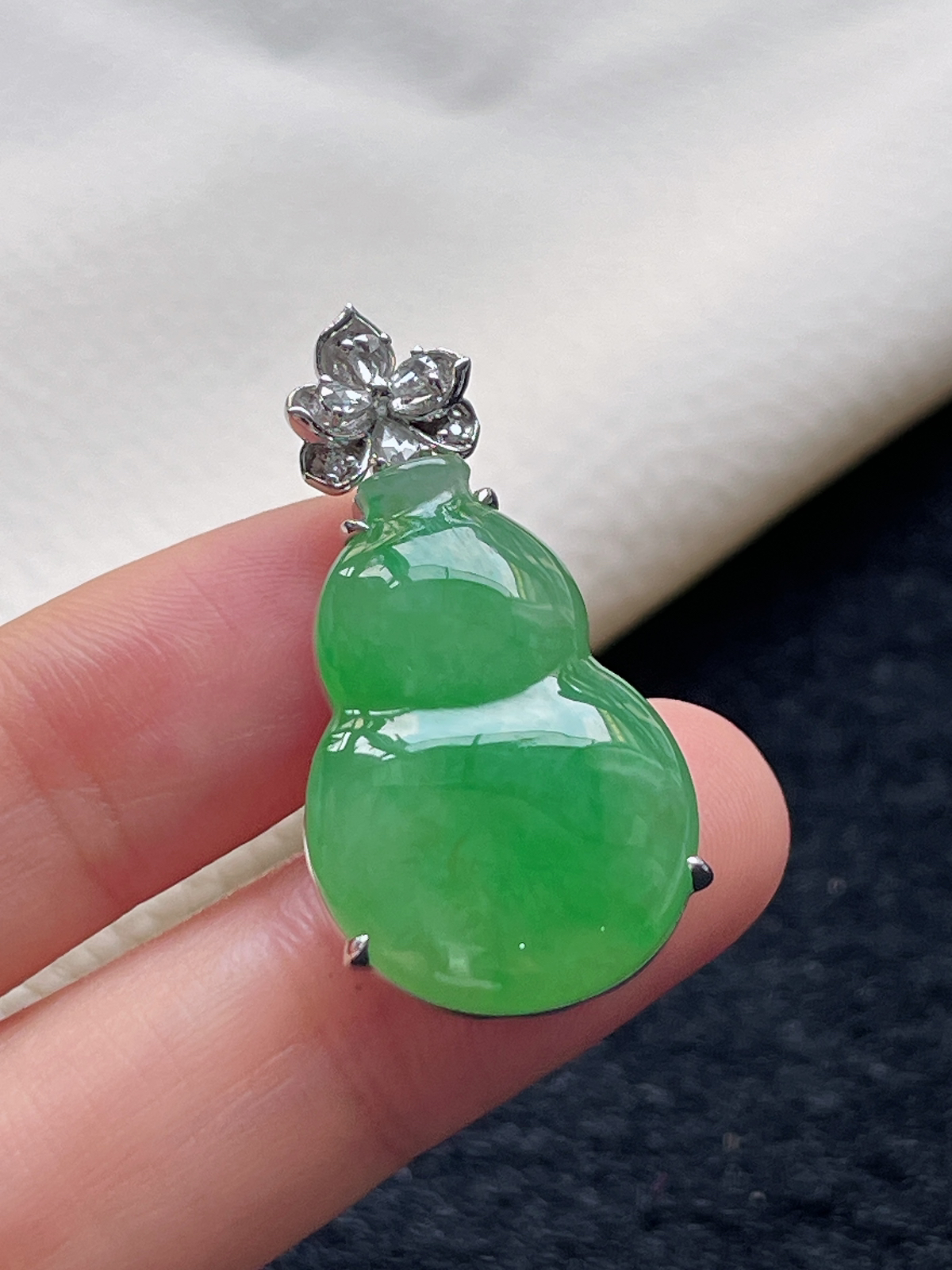 18k金 翡翠冰糯种飘绿葫芦挂件