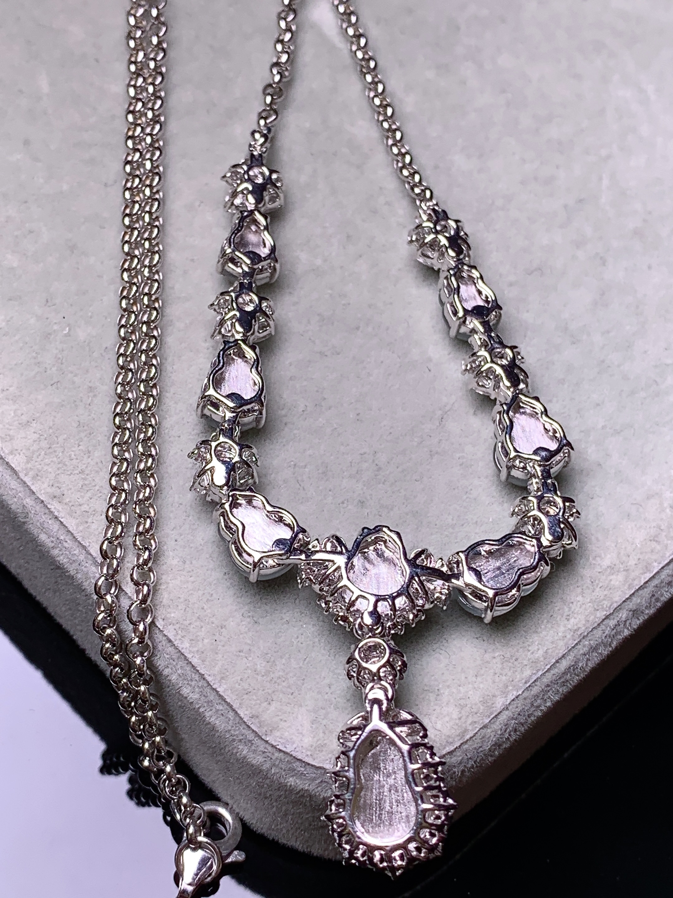 18k金钻镶嵌冰种葫芦锁骨项链 玉质细腻 色泽艳丽清新 水润亮眼 整体尺寸60*9.2*5.8m5