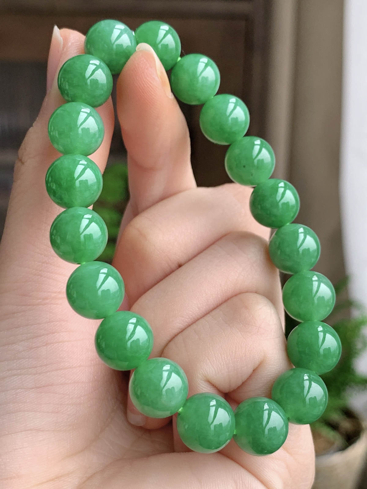 【珠子】冰阳绿手串满绿圆珠子手串
【说明】缅料 性价比高  
【尺寸】9.8mm..