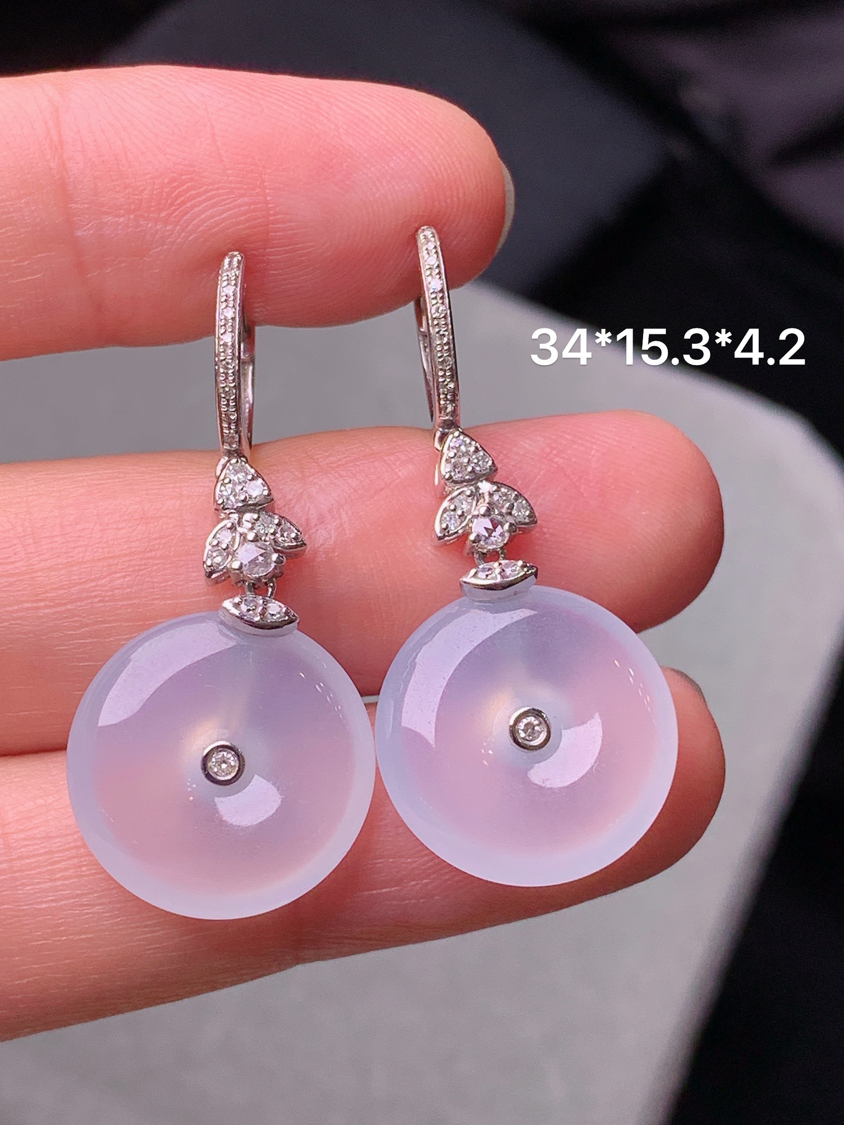 18k金钻镶嵌冰种平安扣耳坠 玉质细腻 色泽艳丽清新 水润亮眼 整体尺寸34*15.3*4.2y4