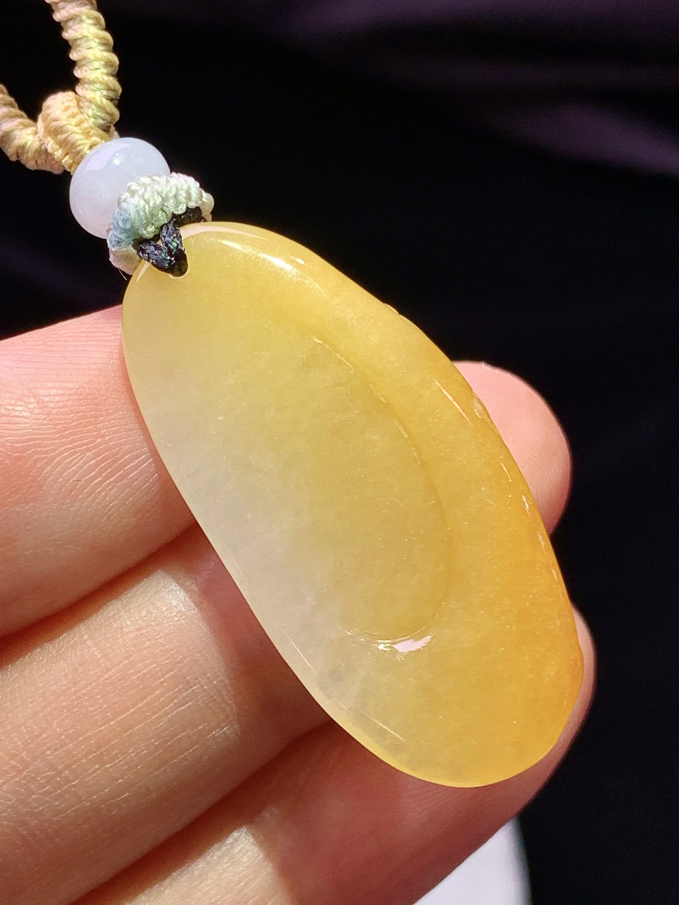 黄翡逍遥佛公吊坠 玉质细腻 色泽艳丽清新 水润亮眼 整体尺寸32.7*15.8*9.3w1