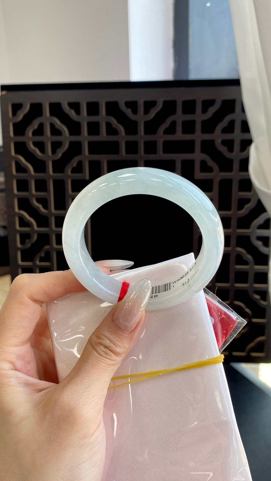 【白月光手镯】
尺寸：51.2-12-8.7
自然光无滤镜，原图直出