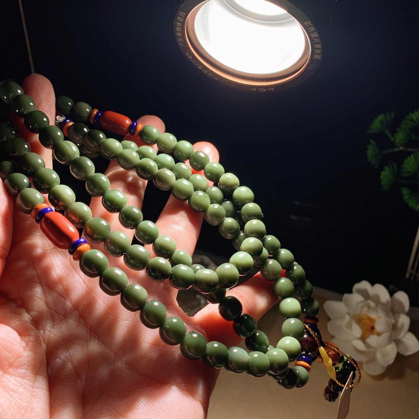 新疆和田玉沙枣青108老型珠项链 单颗尺寸8/8重96克 玉质细腻油润 底色纯净 脂粉好，品质好。lt260407