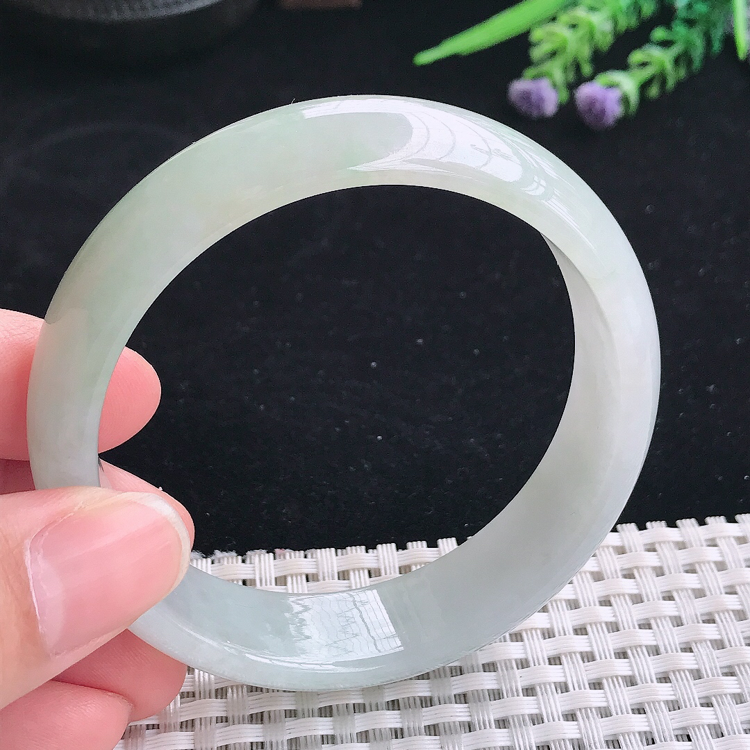 实拍A货翡翠58/15.8/7.2老坑秀气冰润浅绿手镯宽边玉镯平安镯美人镯