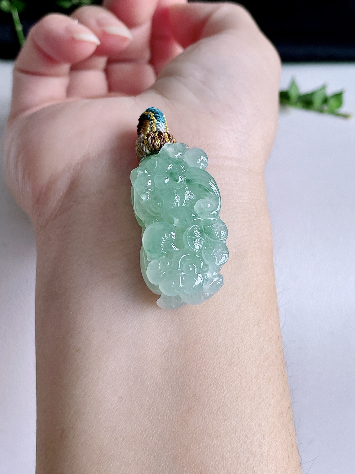 【裸石】冰飘花貔貅吊坠
【说明】缅料 性价比高  
【尺寸】33.8-18-15.7.