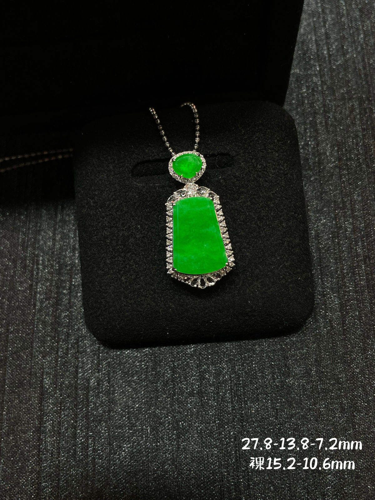 满色 阳绿 飘色花 无事牌吊坠

18k金镶嵌